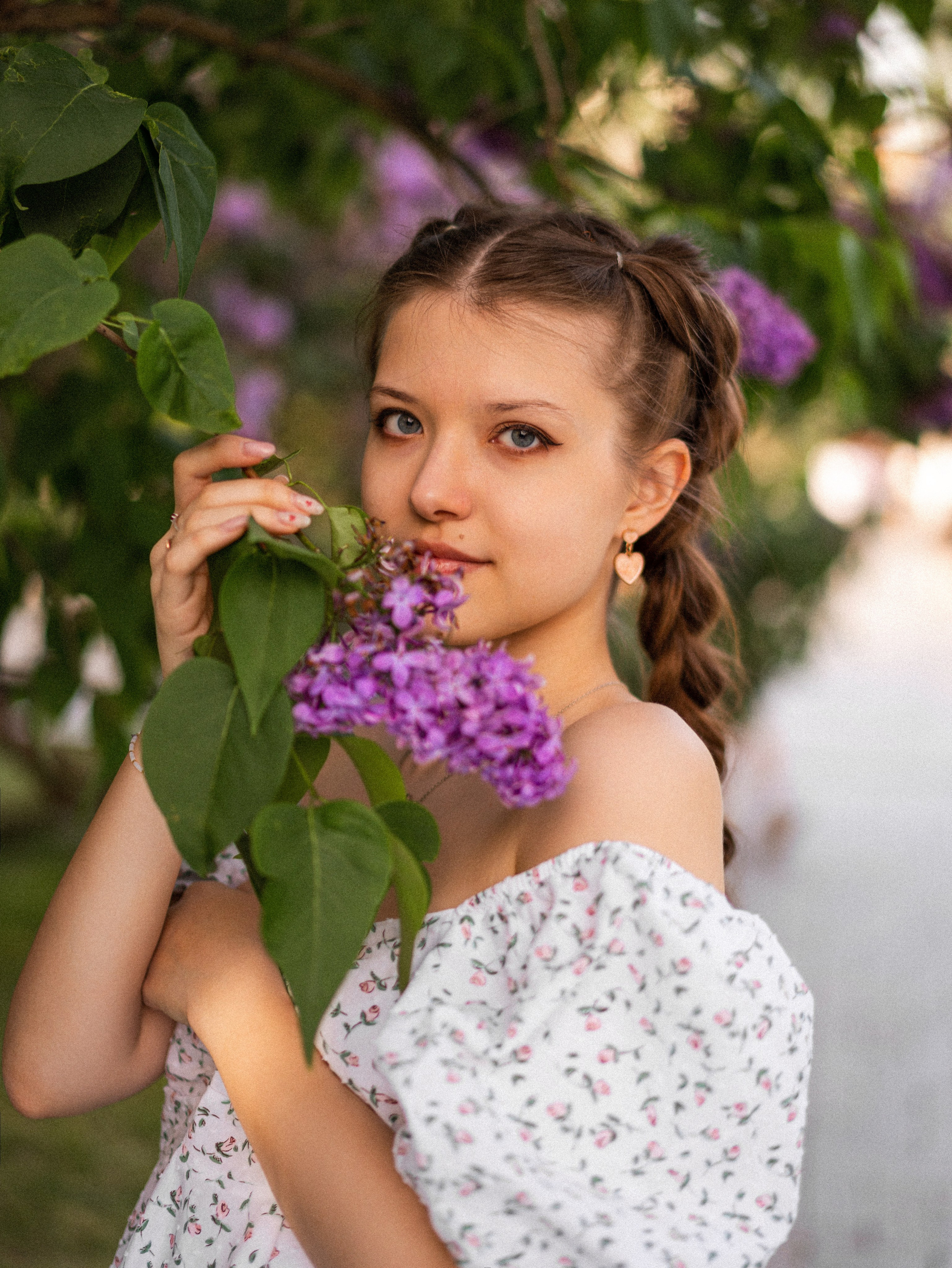 Ольга — фотосессия в сиреневом саду. Фотограф Москва