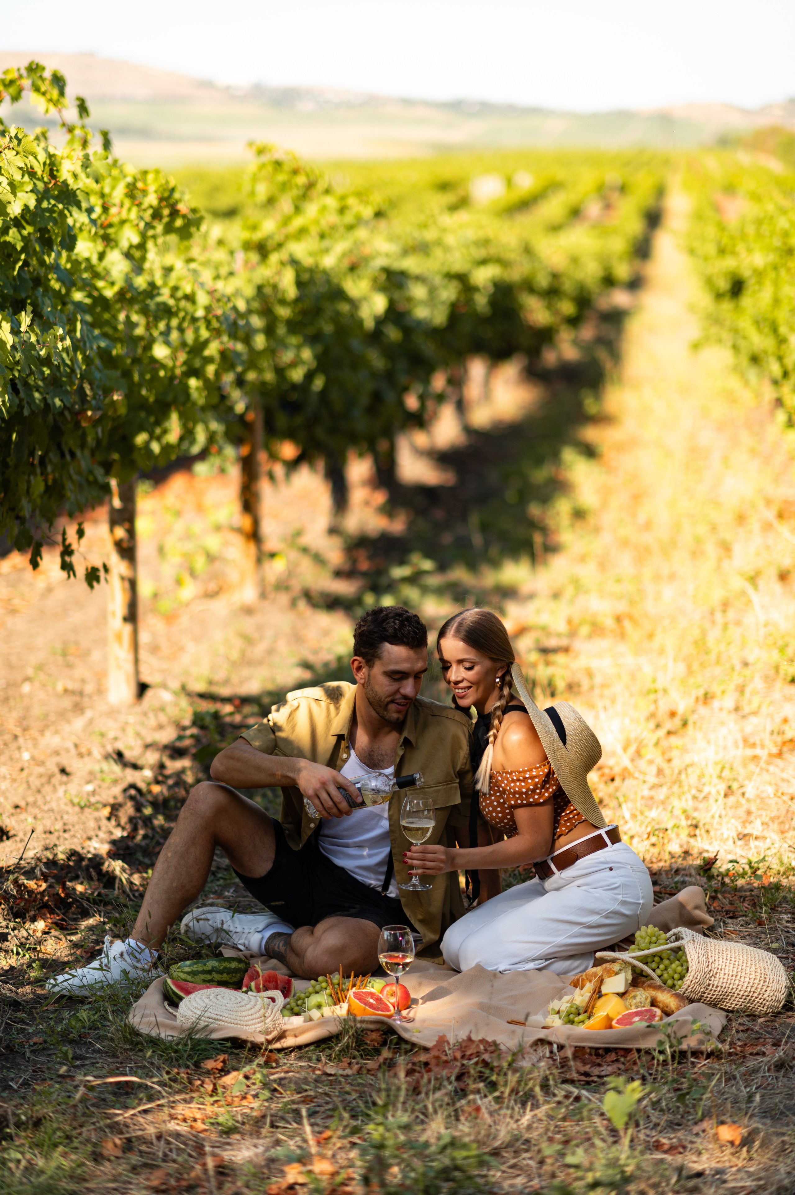 Lovestory на плантации виноградников в Крыму. Фотограф Москва и Видеограф Москва