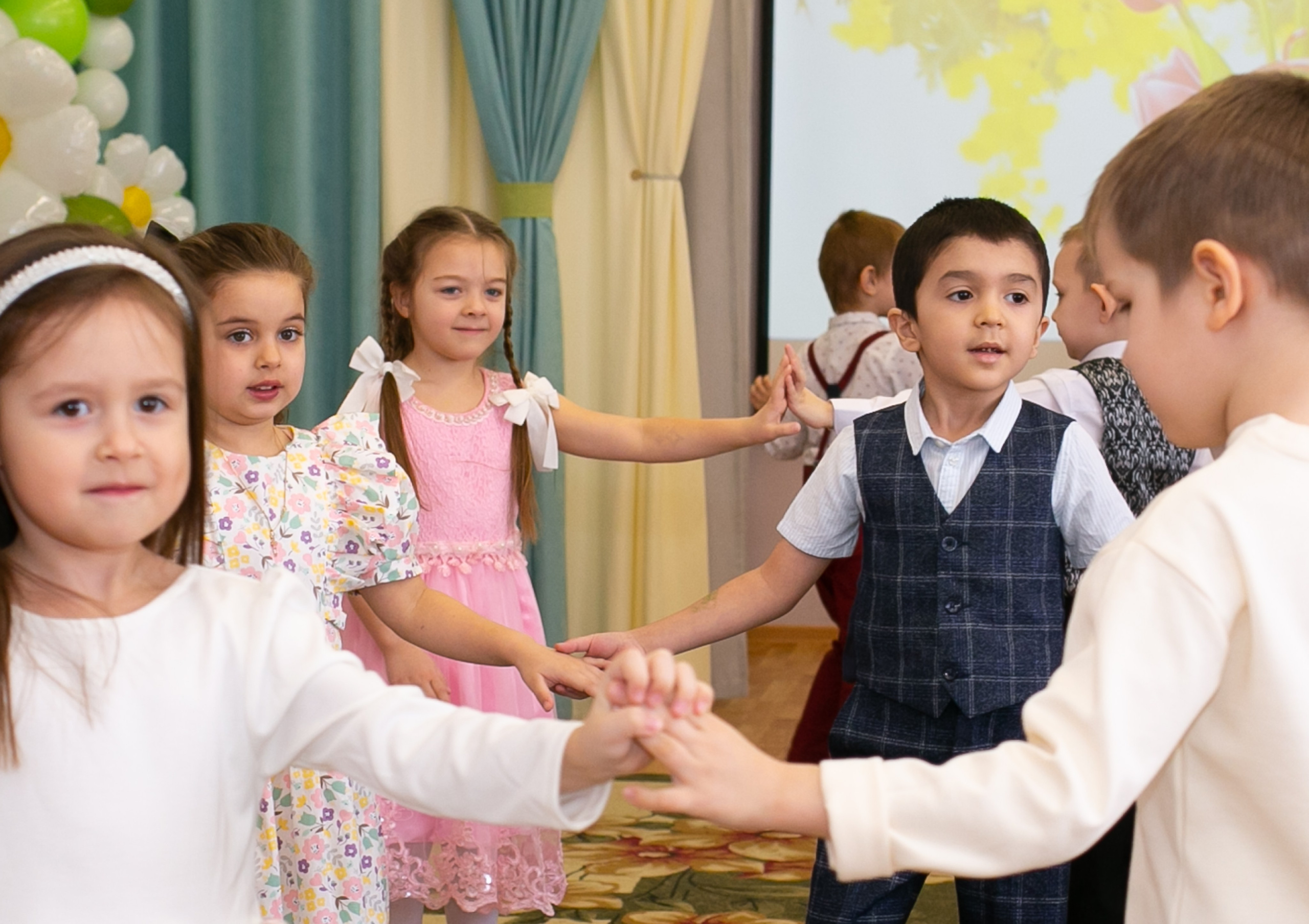 Выпускные и Утренники. Фотограф новорожденных и семейный фотограф НСО г. Бердск Марина Львова