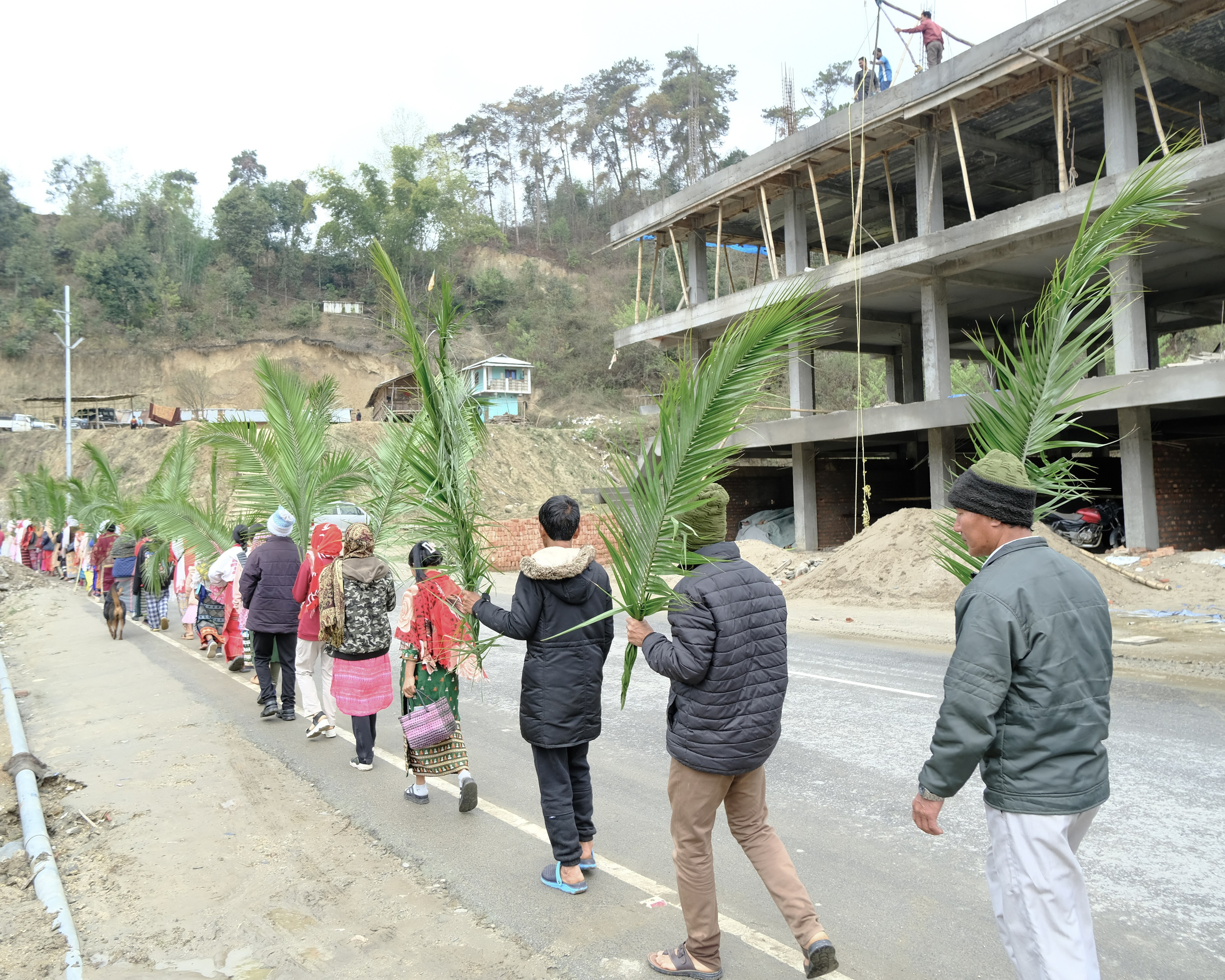 Крестный ход и танцы. Фотографии из путешествий