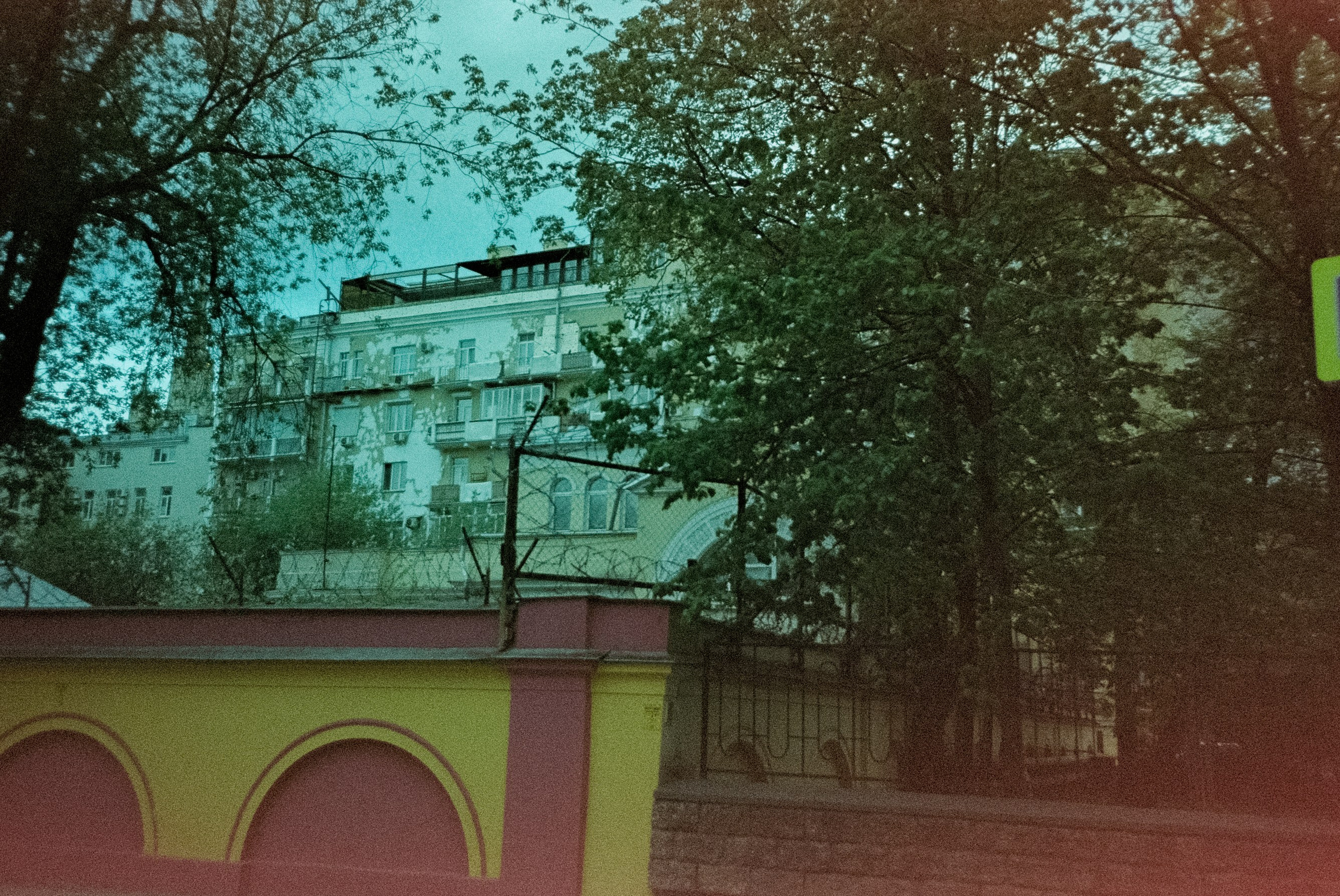 Ricoh R1 | Kodak Ultramax 400 (просрочка) @ISO 100 | ул. Малая Никитская, Большая Никитская