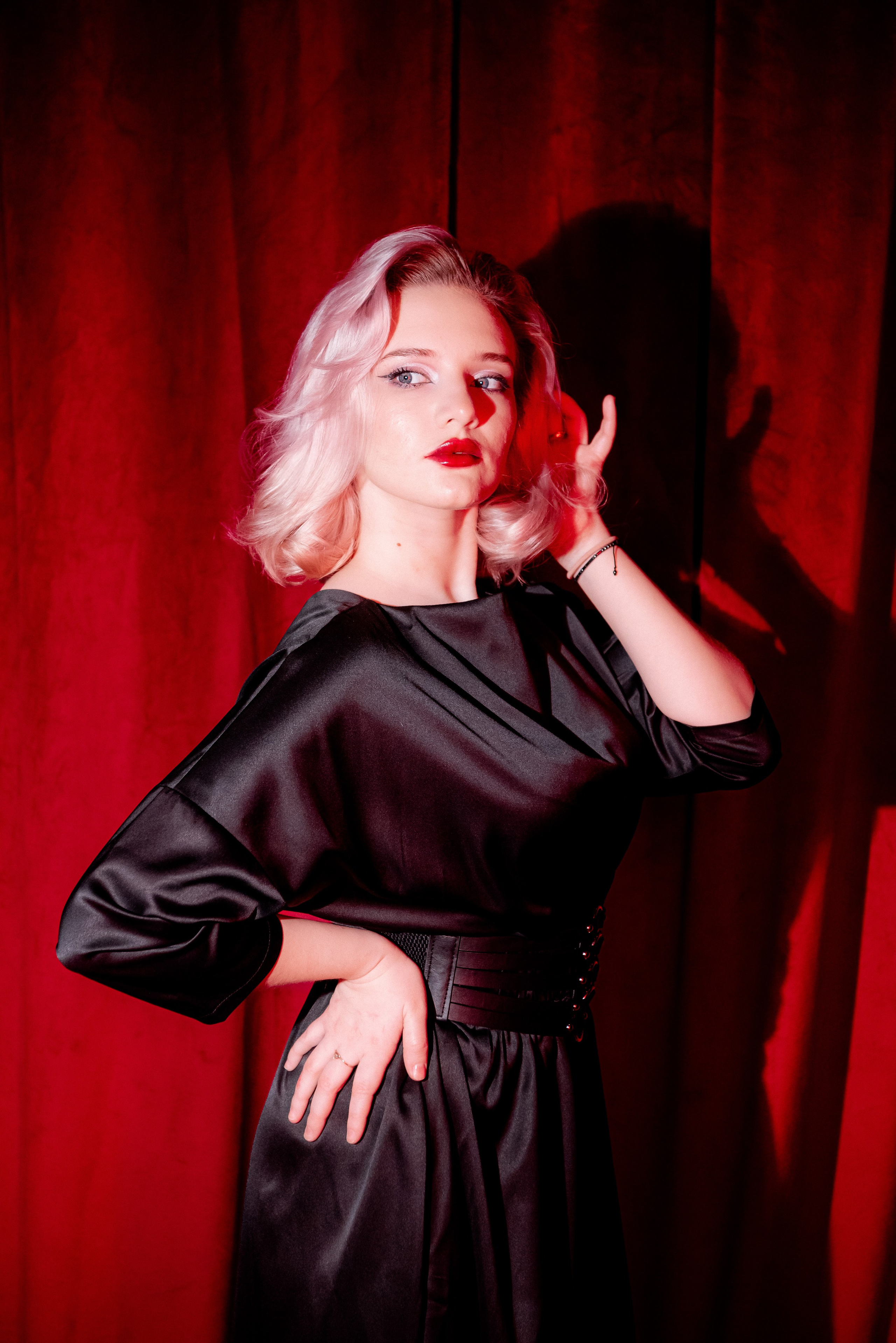 Красная штора. Фотограф в Волгограде и Волжском Александр Горбань