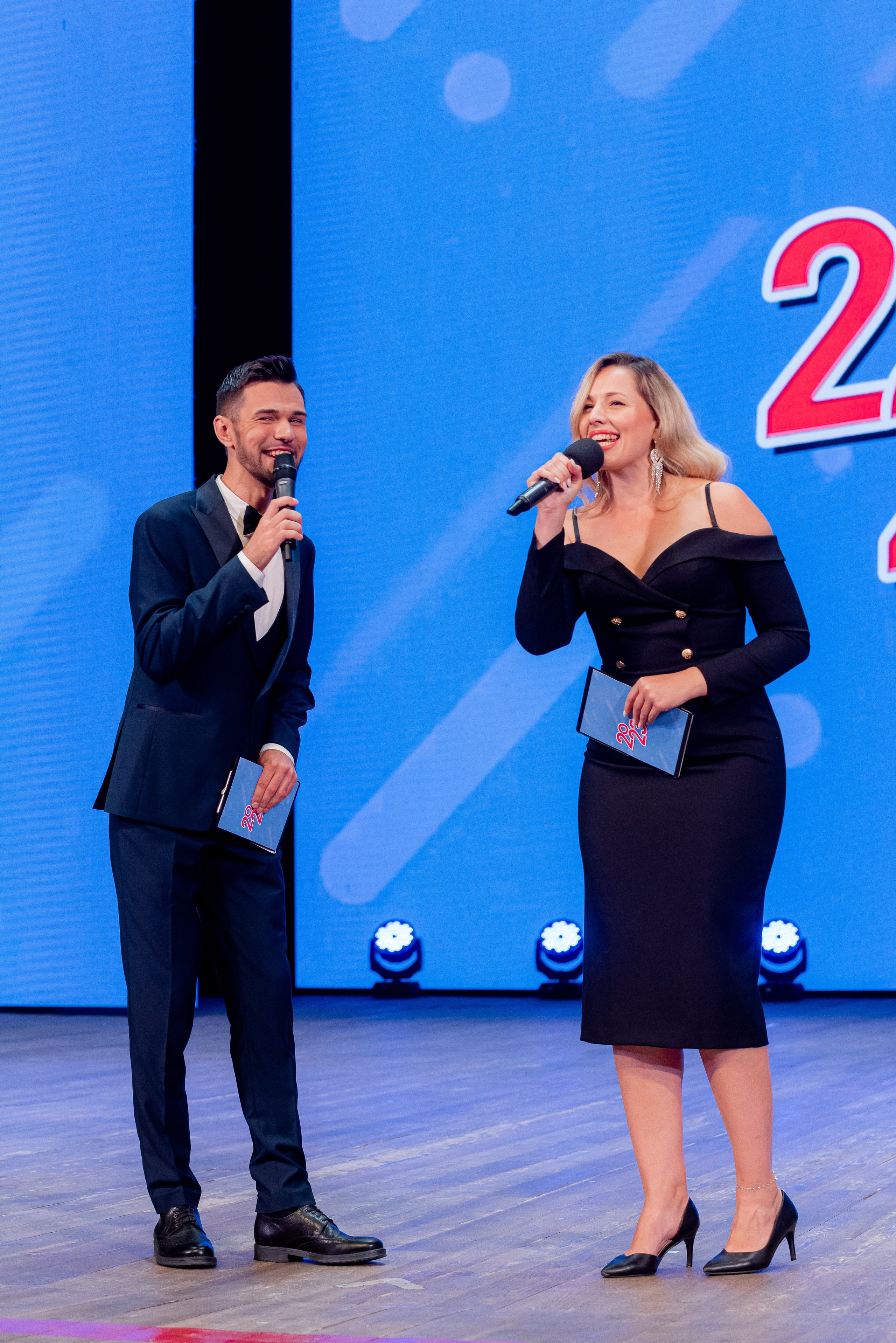 30 Школа. Вручение и Банкет. ДК Юбилейный и Банхоф. Фотограф в Волгограде и Волжском Александр Горбань