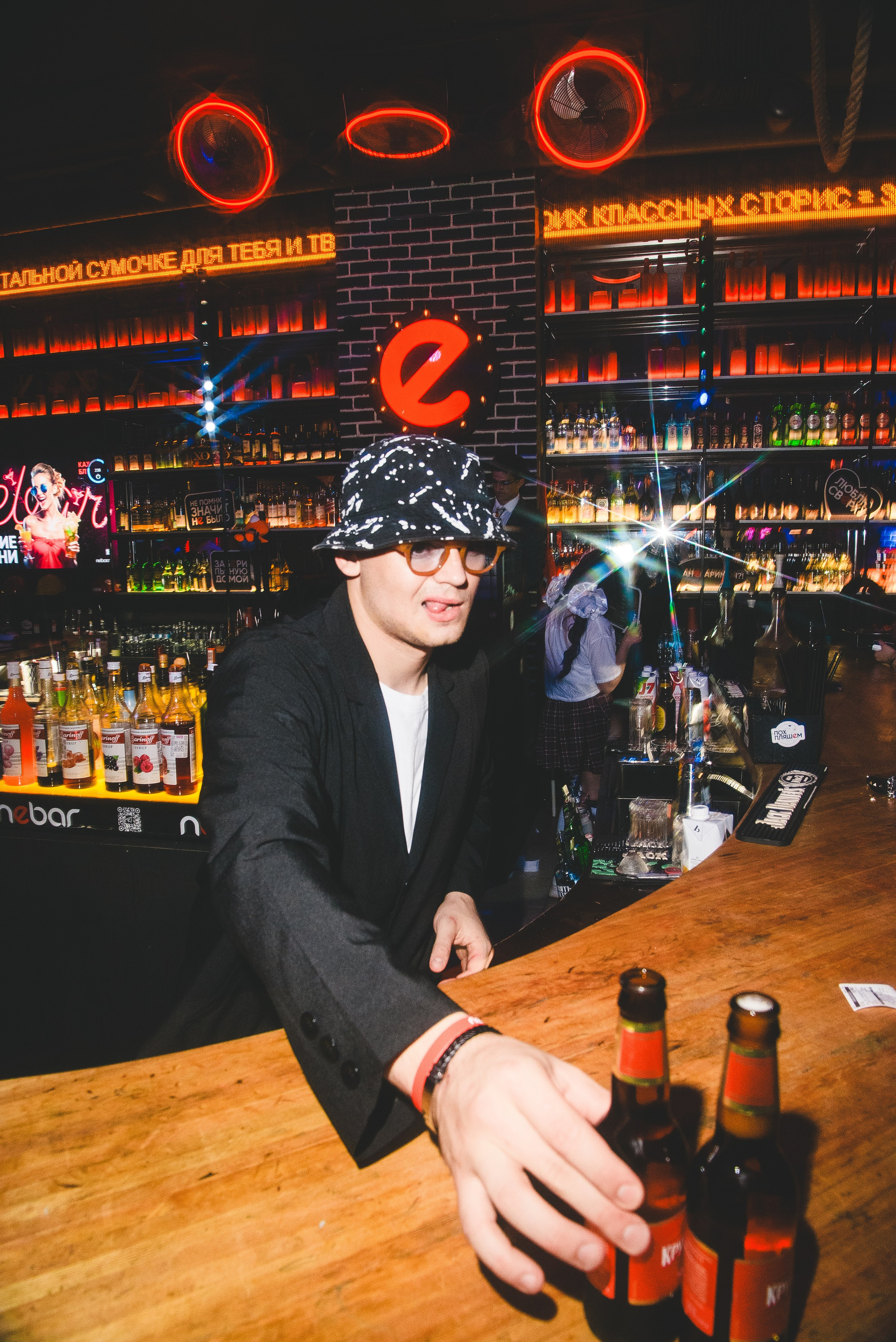 Фотоотчёты о вечеринках для НеБар Волгоград. Или стиль «пьяный фотограф». Фотограф в Волгограде и Волжском Александр Горбань