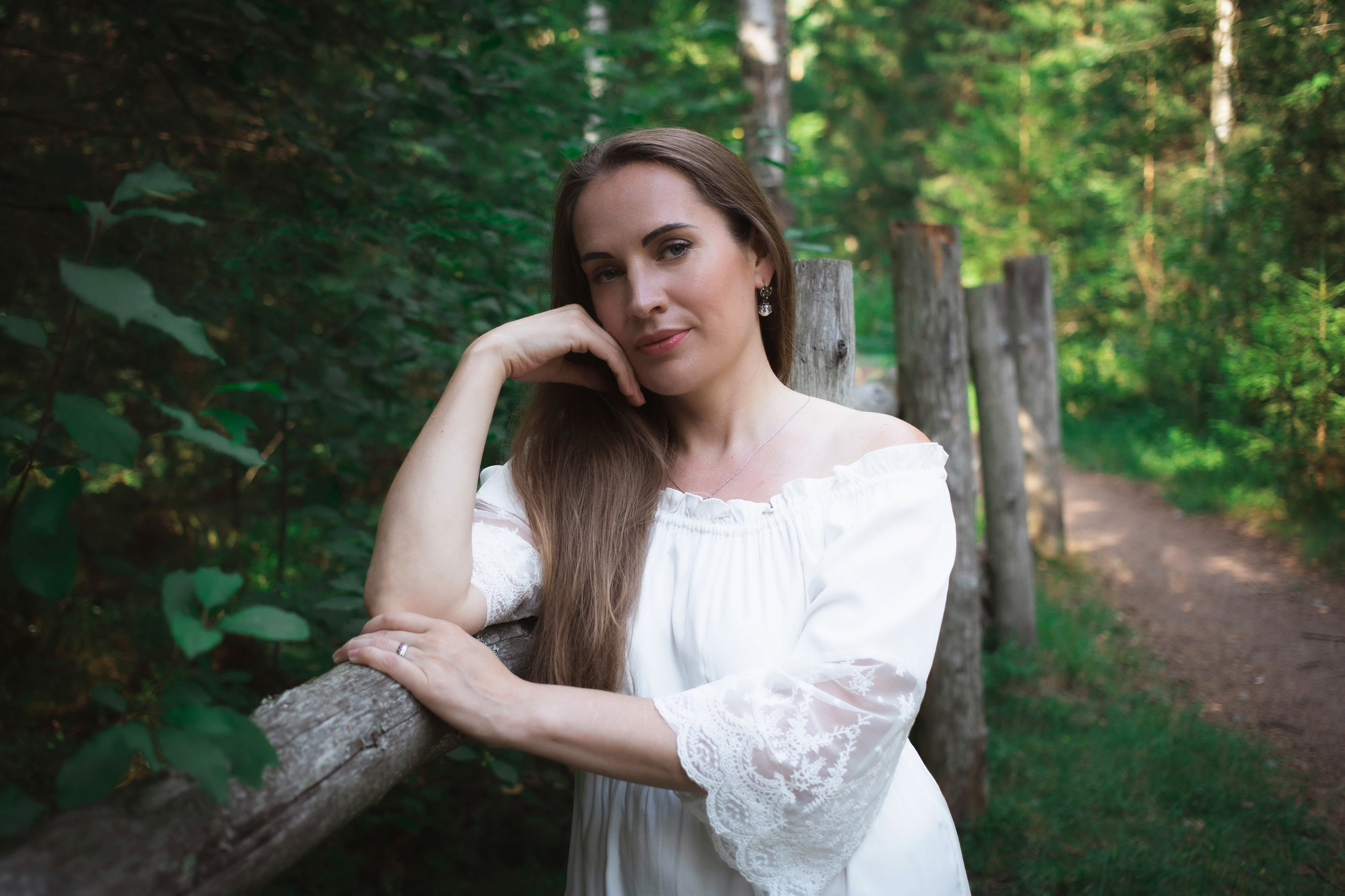 Лесная история: фотопрогулка на природе в Санкт-Петербурге. Портретные фотосессии, контент-съемки, репортаж