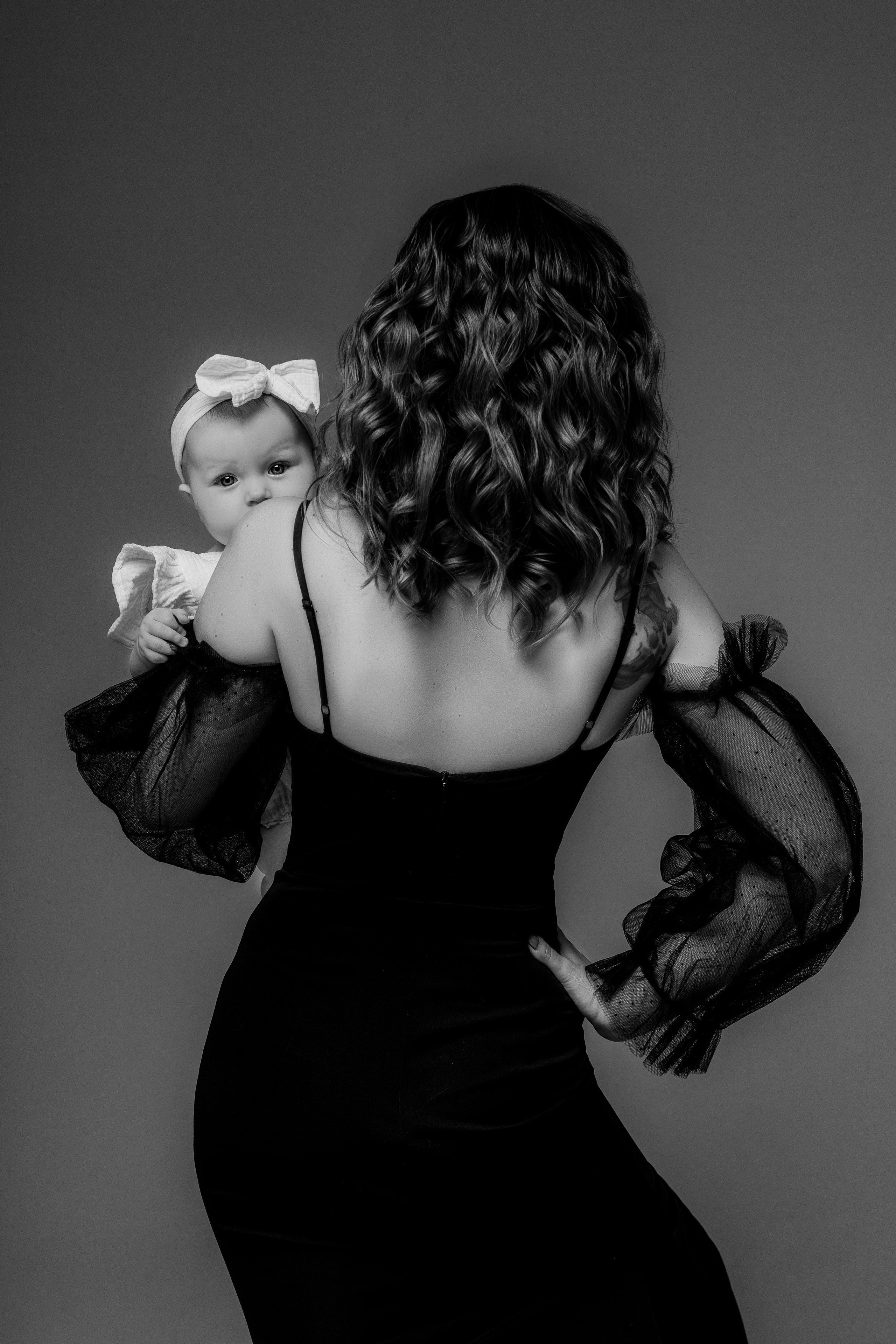 Оля с малышкой. Фотограф женского портрета, беременности и материнства Харькова Елена