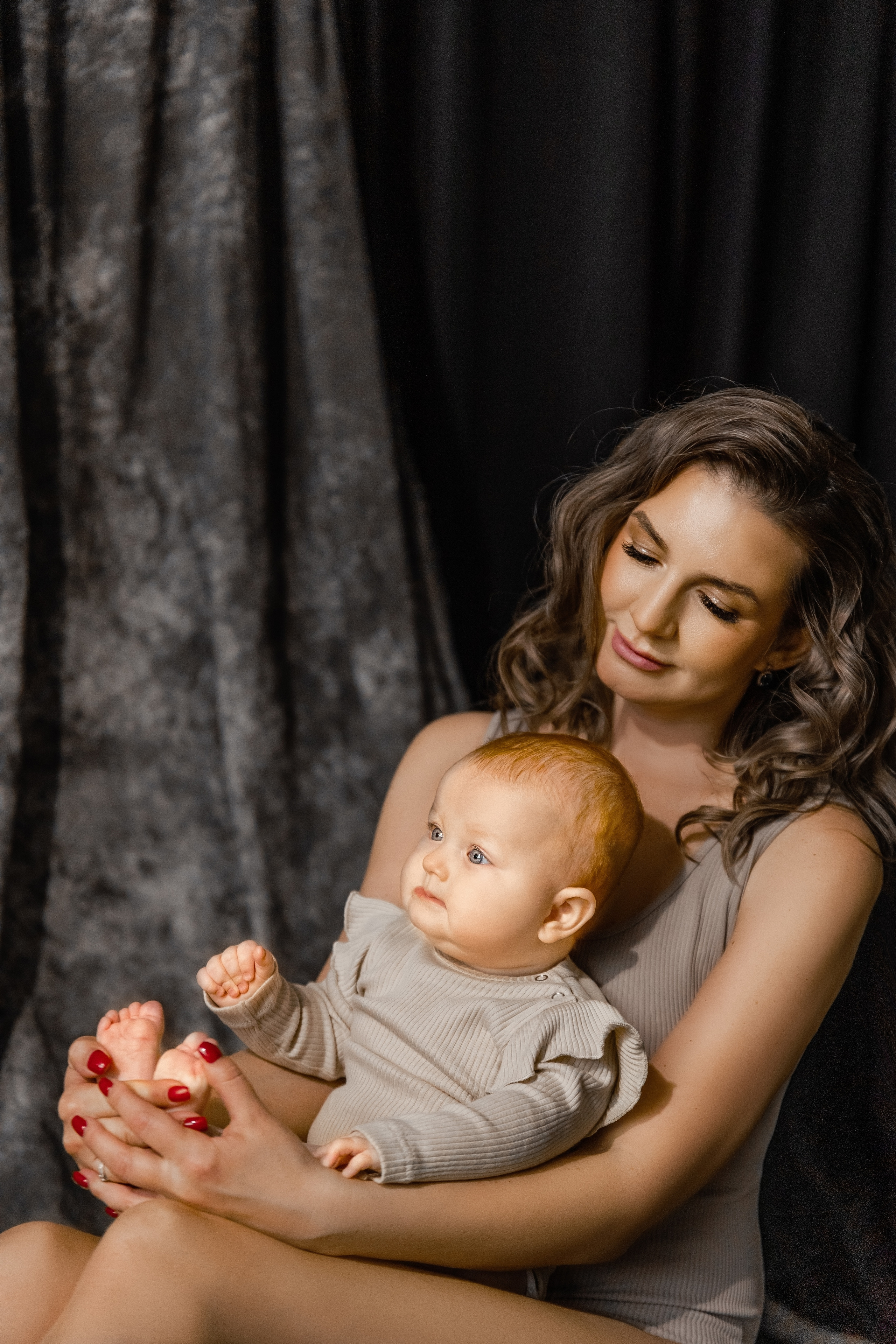 Оля с малышкой. Фотограф женского портрета, беременности и материнства Харькова Елена