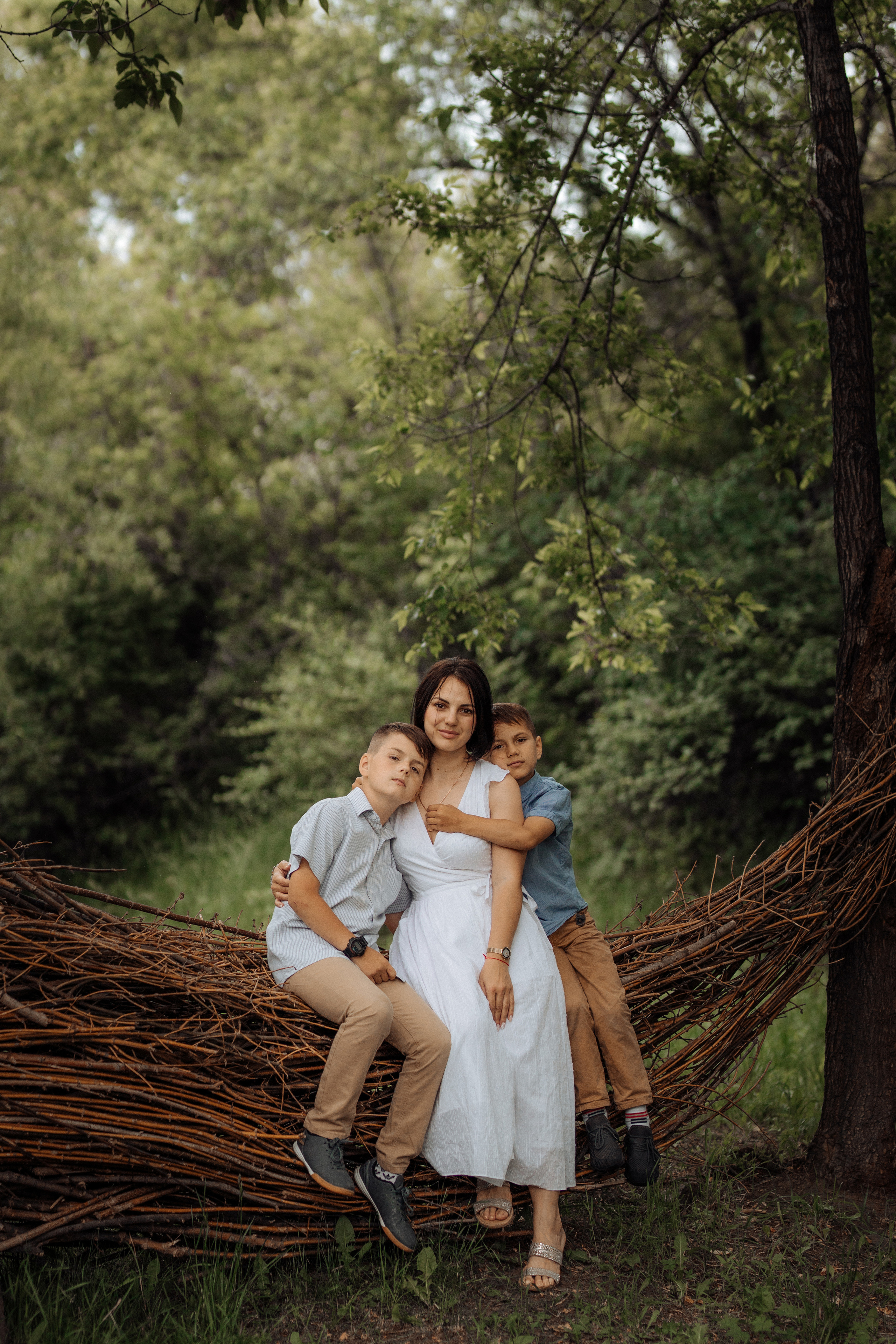 Эля с сыновьями. Фотограф женского портрета, беременности и материнства Харькова Елена