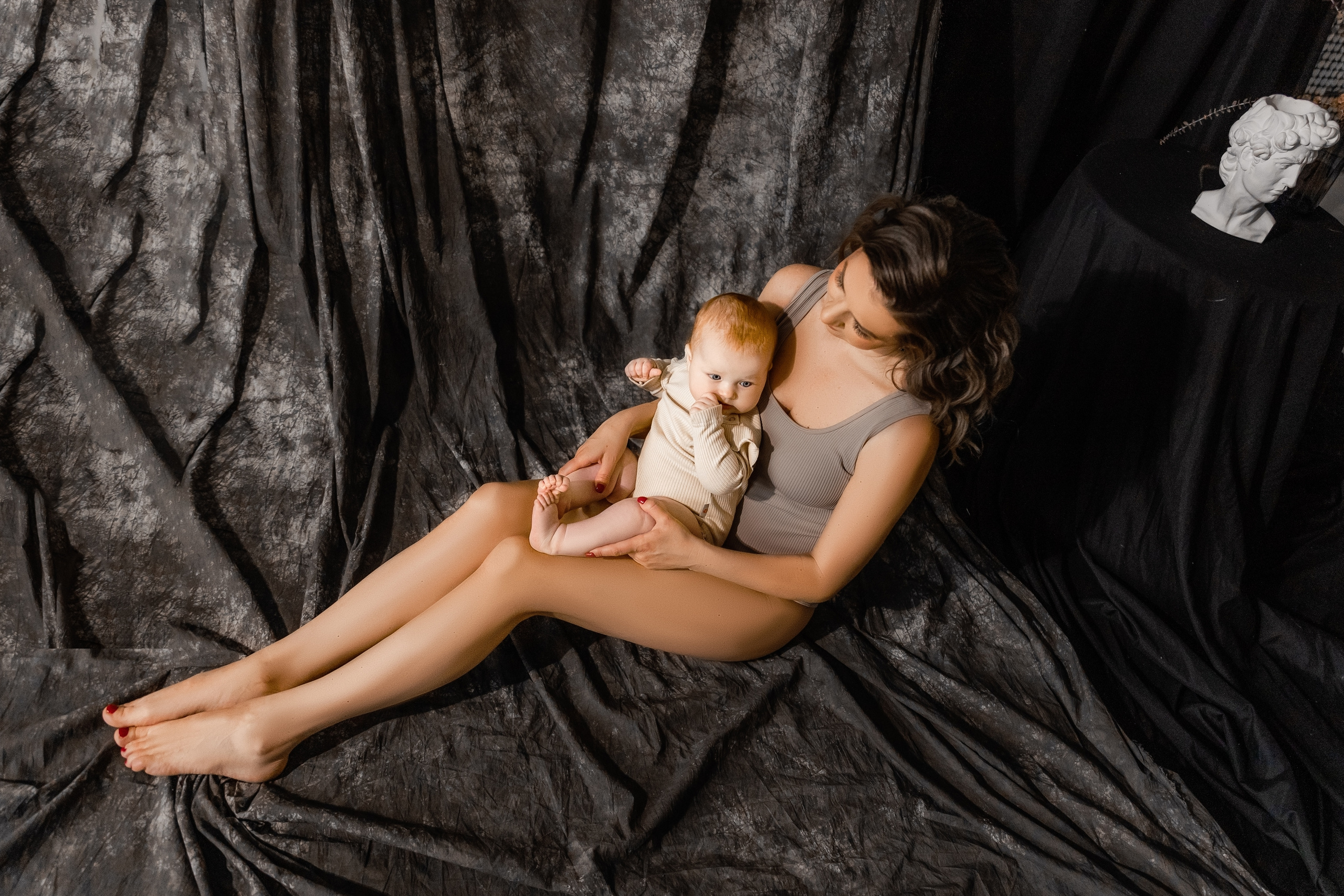 Оля с малышкой. Фотограф женского портрета, беременности и материнства Харькова Елена