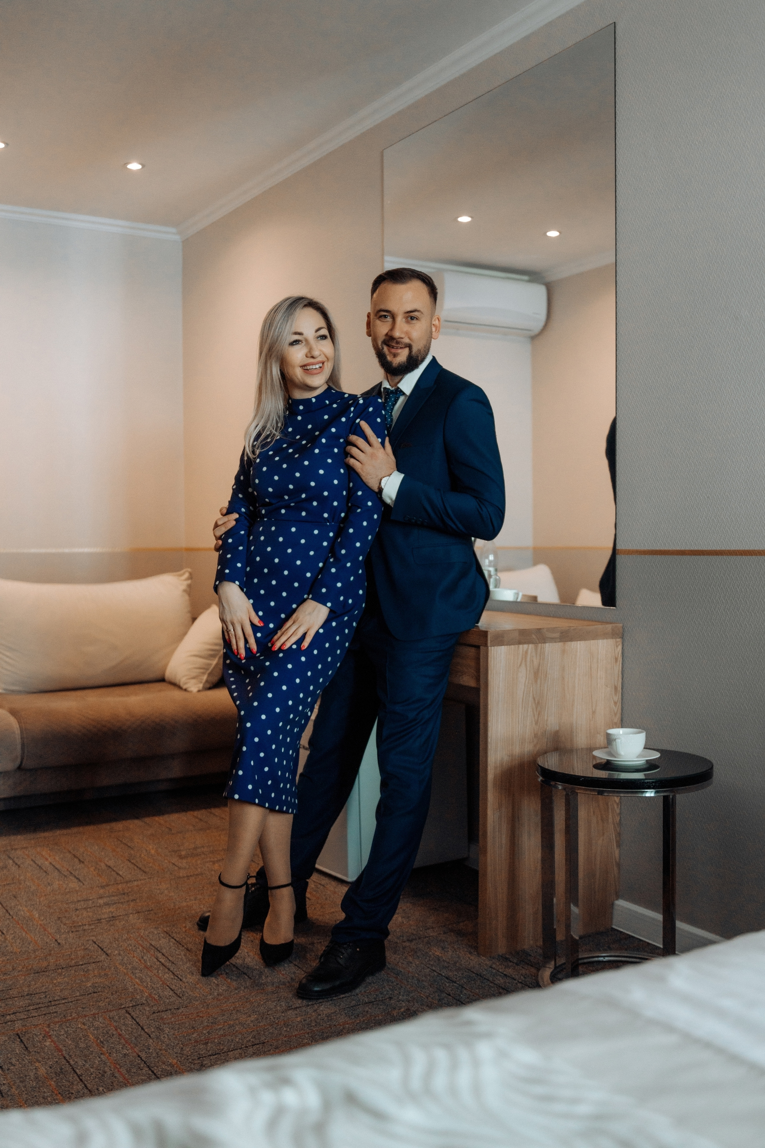 Дмитрий, бизнесмен в отеле. Фотограф женского портрета, беременности и материнства Харькова Елена