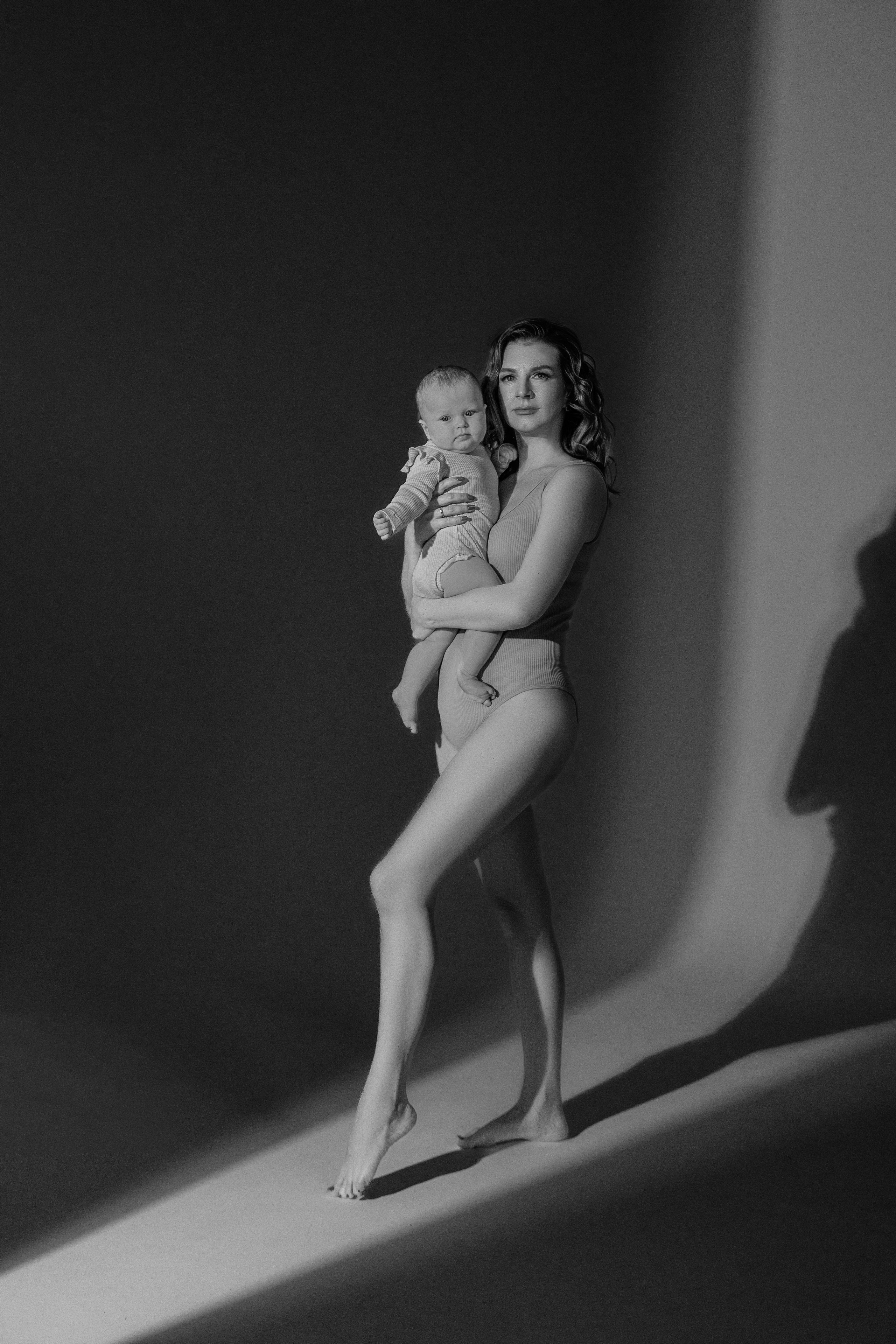 Оля с малышкой. Фотограф женского портрета, беременности и материнства Харькова Елена