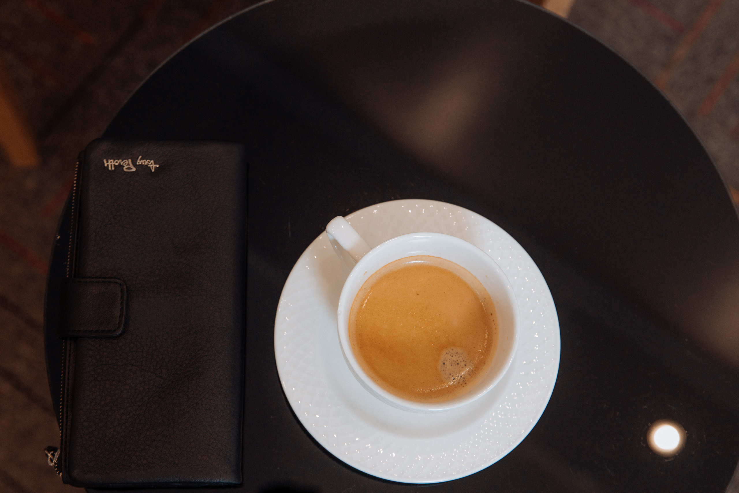 Дмитрий, бизнесмен в отеле. Фотограф женского портрета, беременности и материнства Харькова Елена