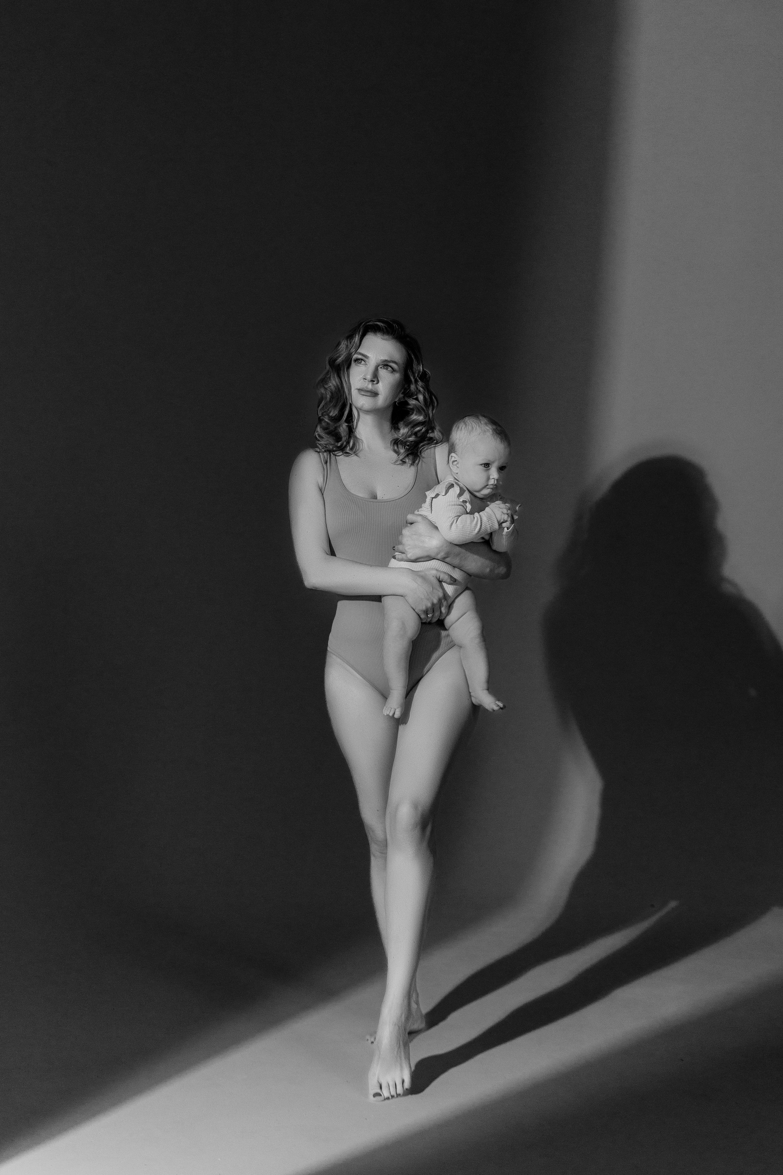 Оля с малышкой. Фотограф женского портрета, беременности и материнства Харькова Елена