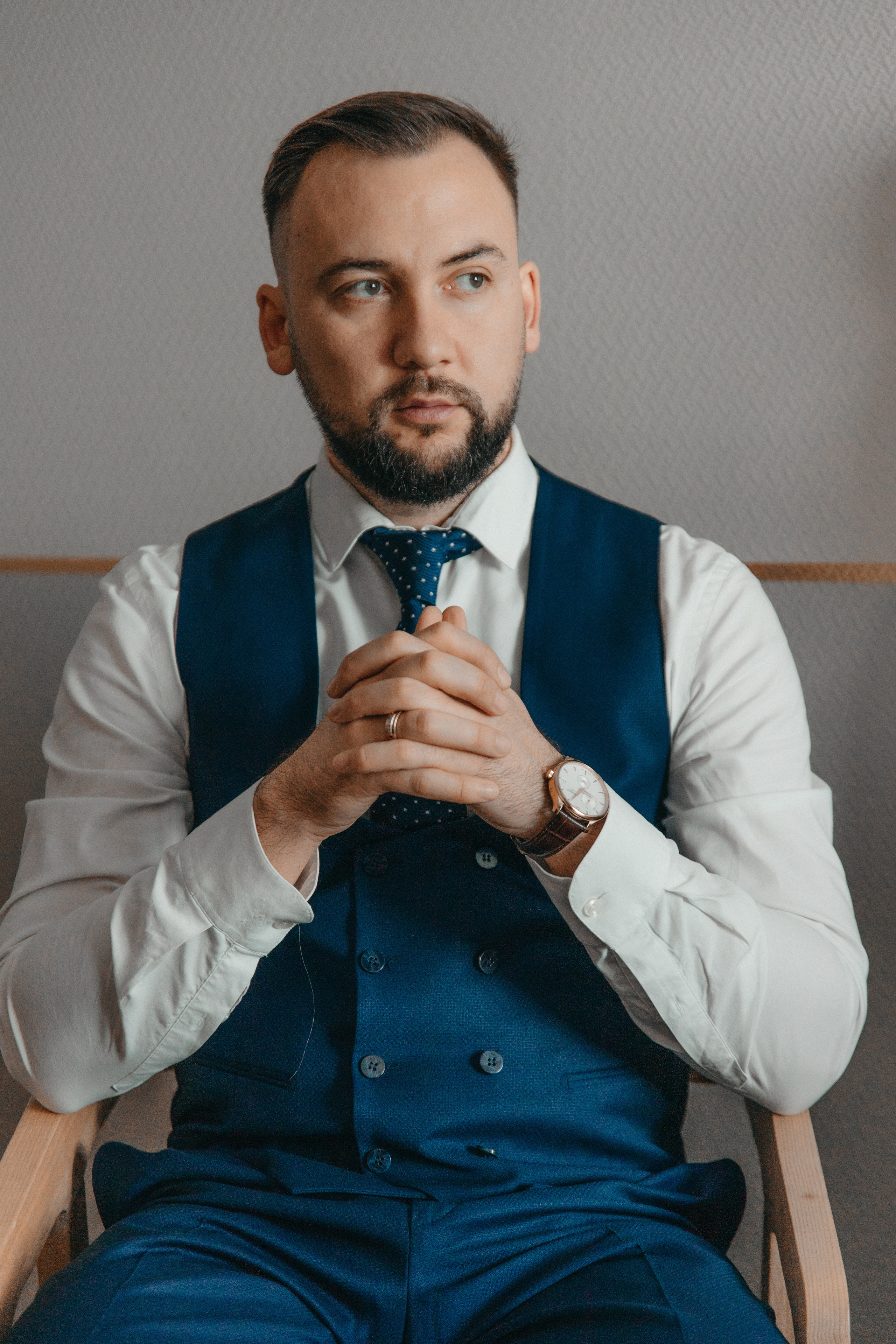 Дмитрий, бизнесмен в отеле. Фотограф женского портрета, беременности и материнства Харькова Елена