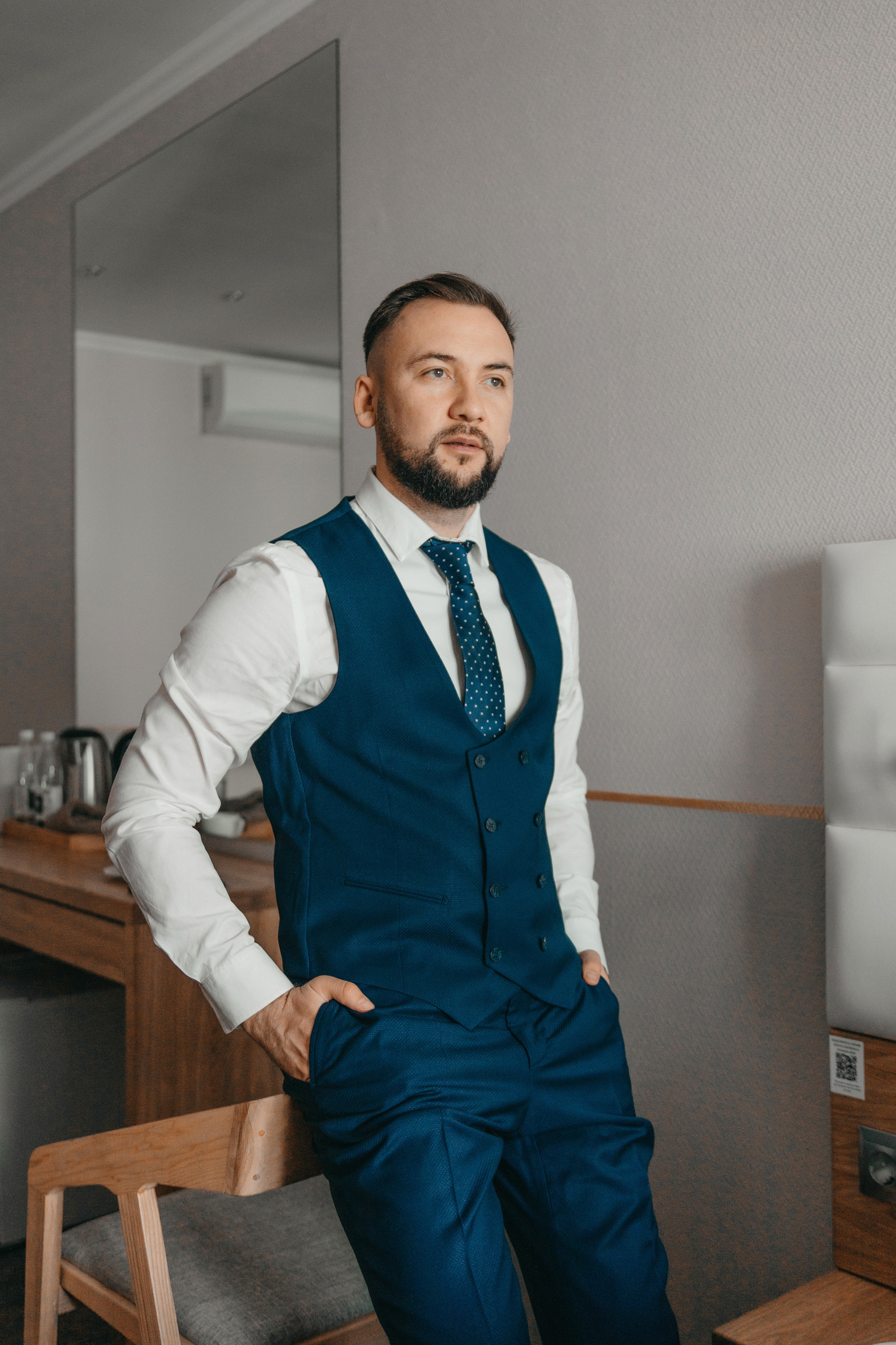 Дмитрий, бизнесмен в отеле. Фотограф женского портрета, беременности и материнства Харькова Елена