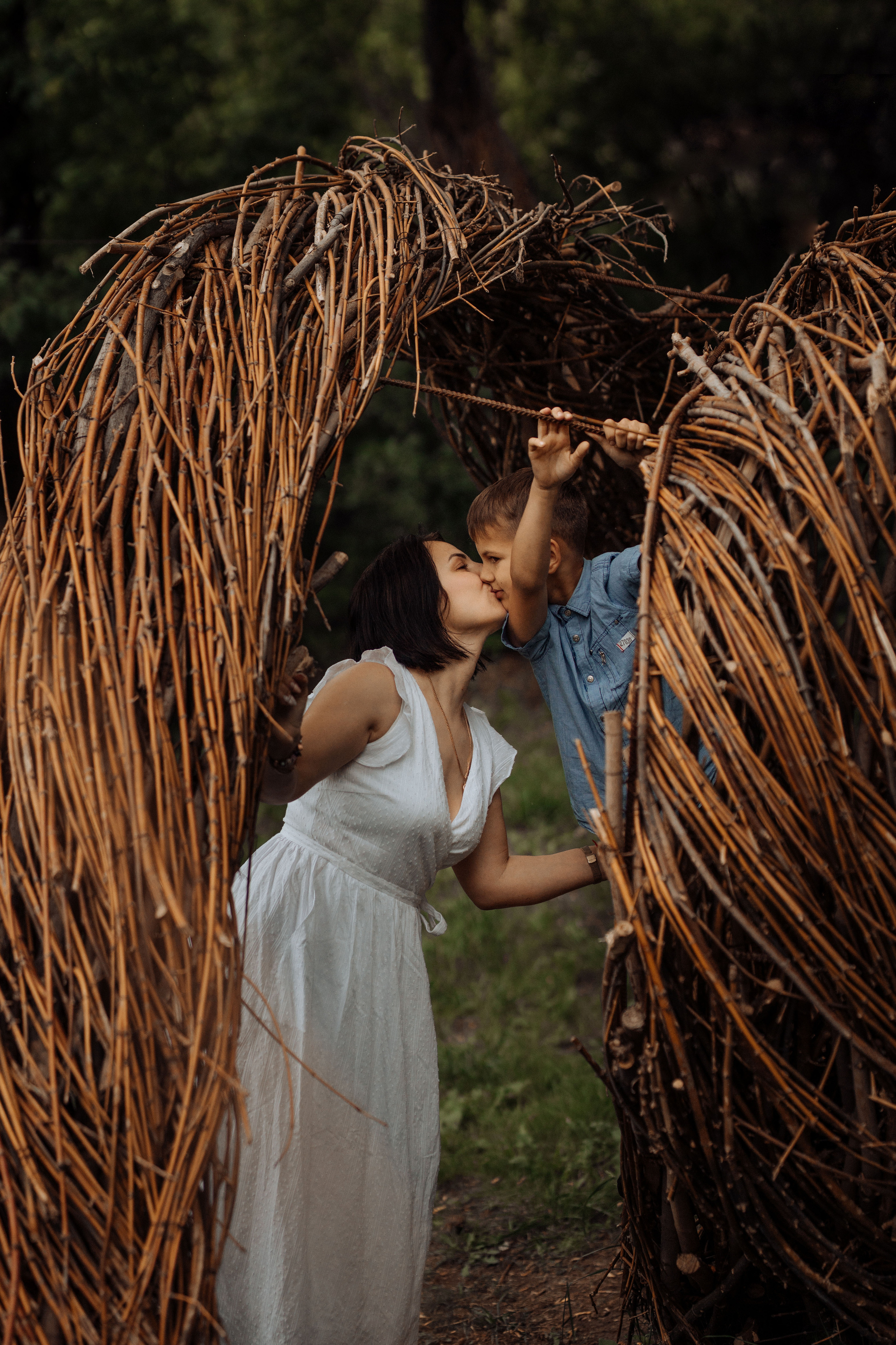 Эля с сыновьями. Фотограф женского портрета, беременности и материнства Харькова Елена