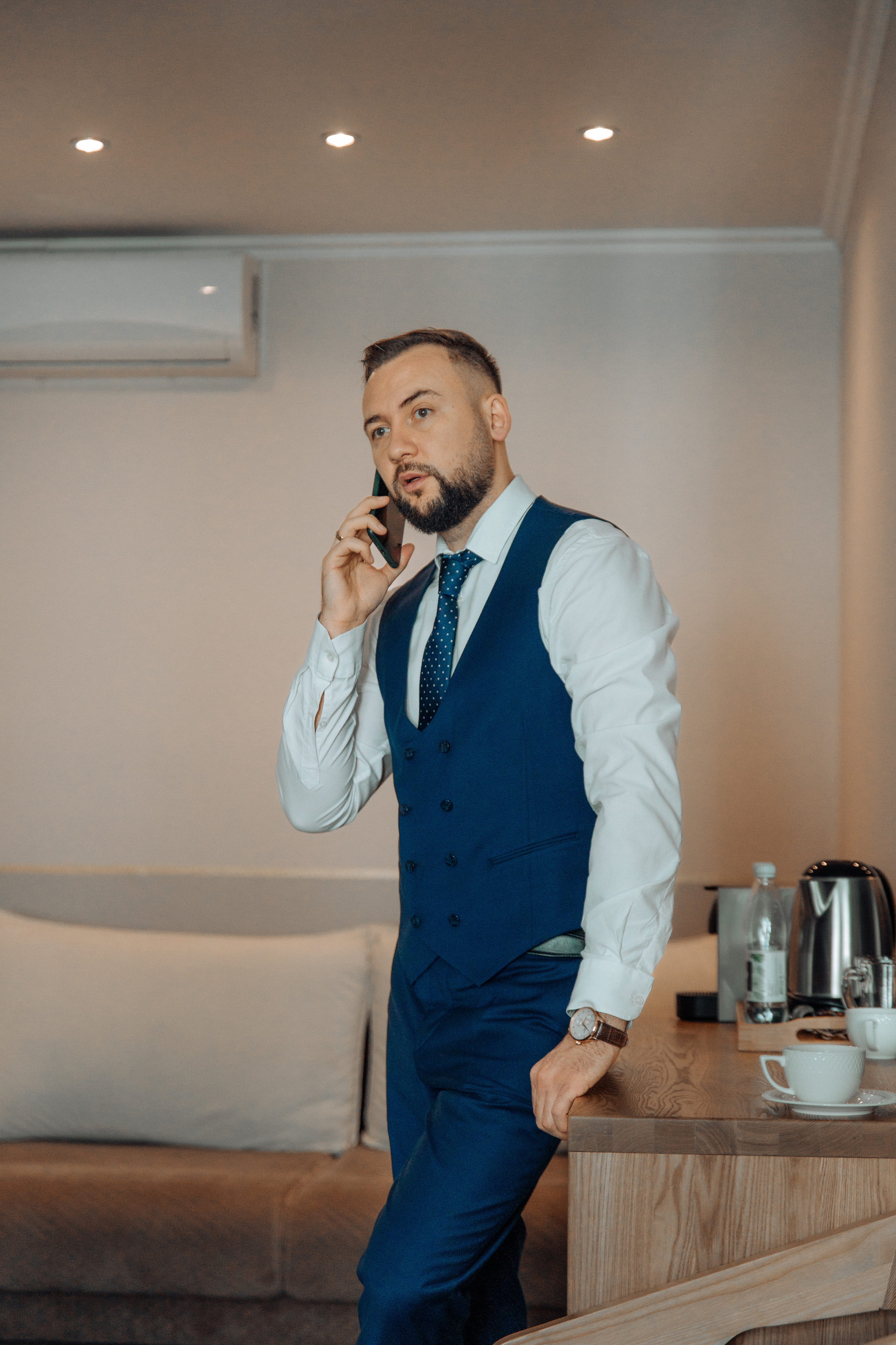 Дмитрий, бизнесмен в отеле. Фотограф женского портрета, беременности и материнства Харькова Елена