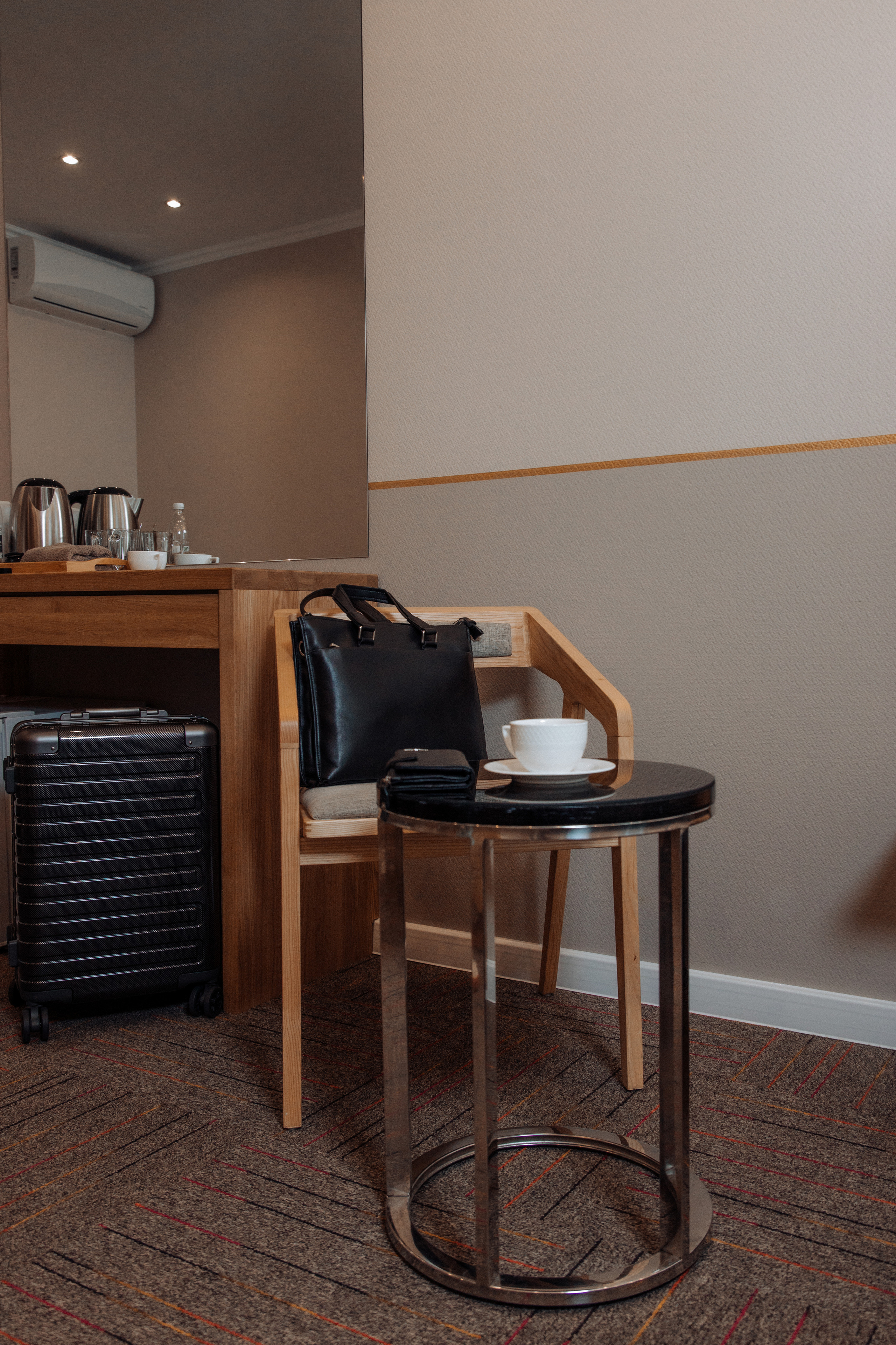 Дмитрий, бизнесмен в отеле. Фотограф женского портрета, беременности и материнства Харькова Елена