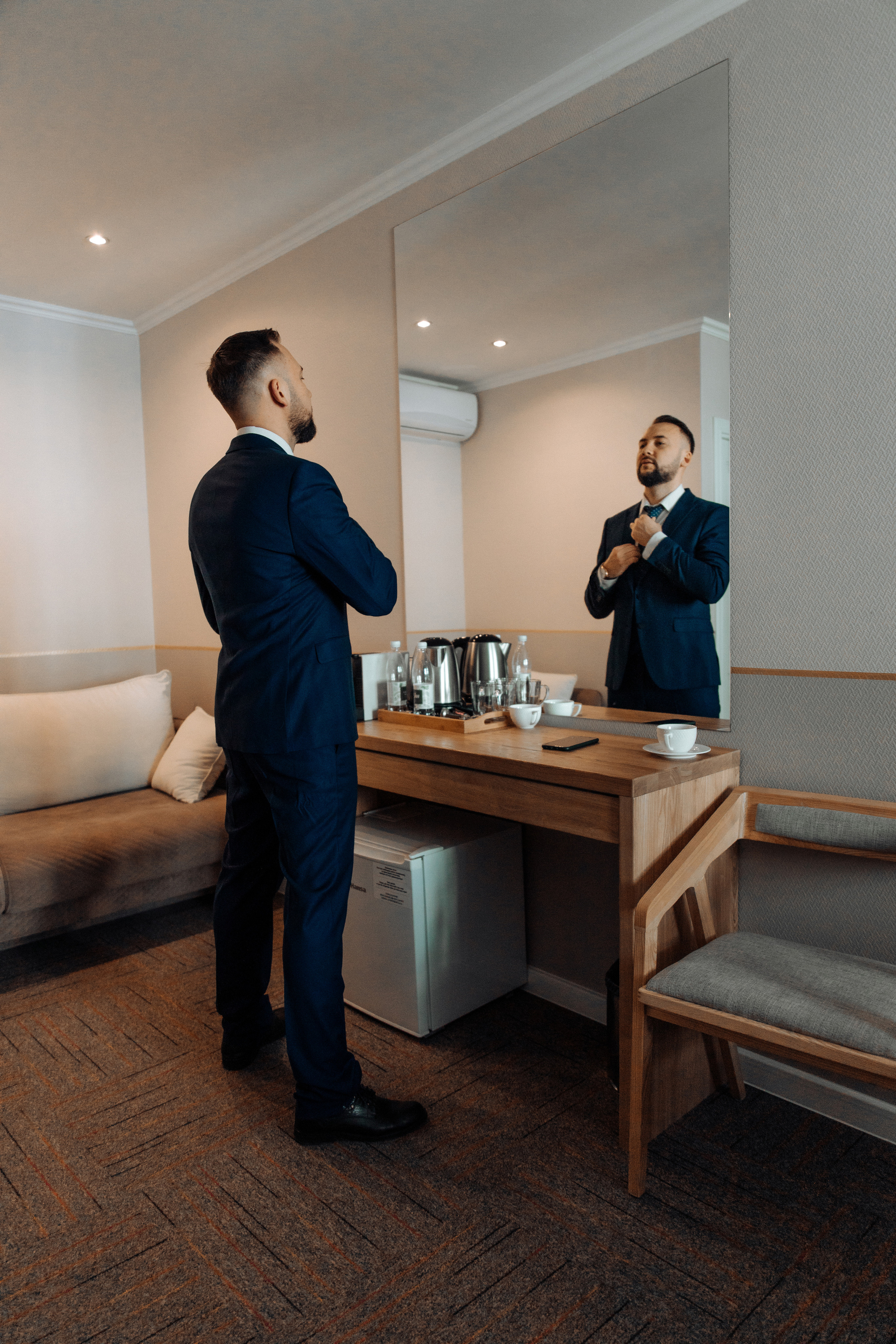 Дмитрий, бизнесмен в отеле. Фотограф женского портрета, беременности и материнства Харькова Елена