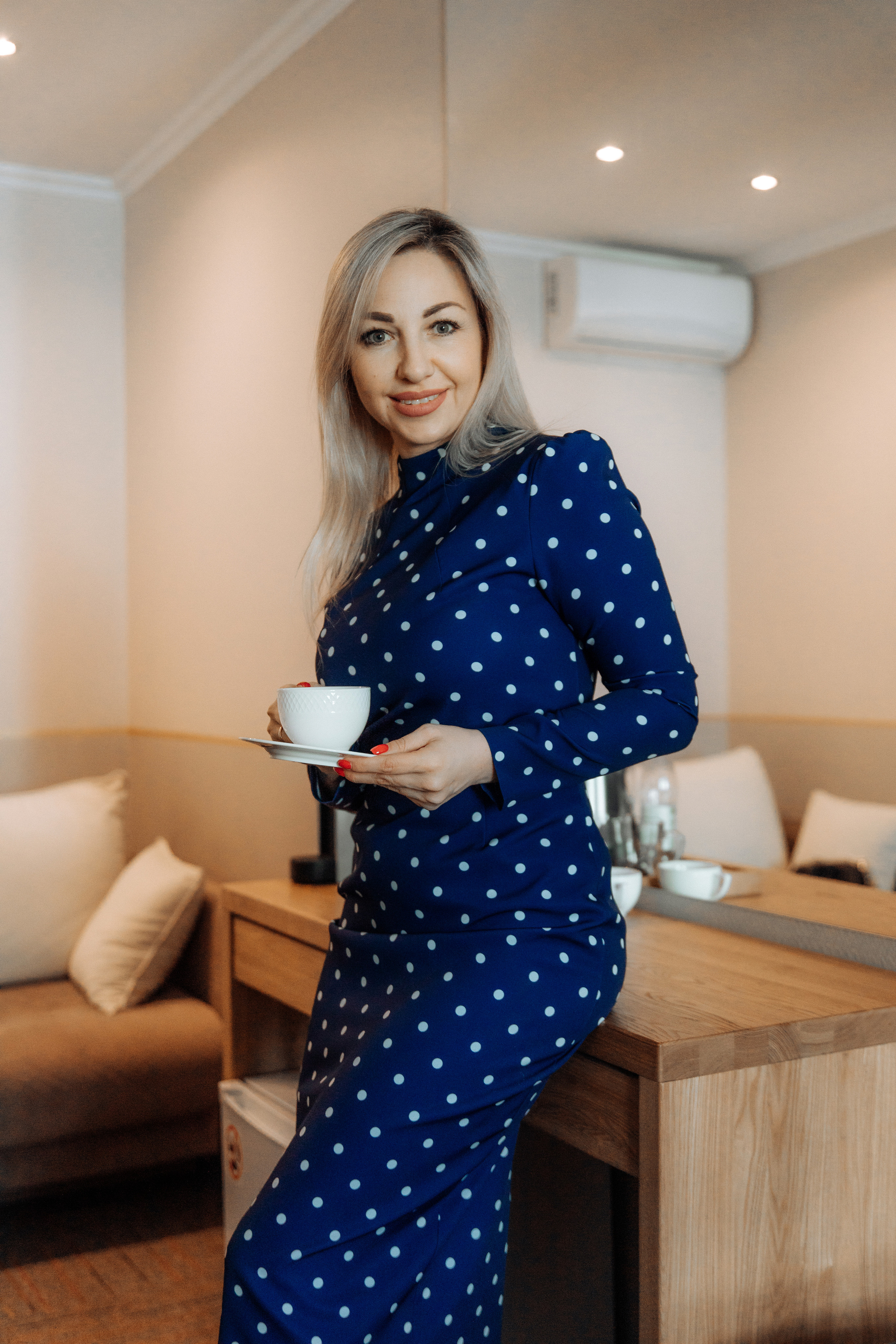 Дмитрий, бизнесмен в отеле. Фотограф женского портрета, беременности и материнства Харькова Елена