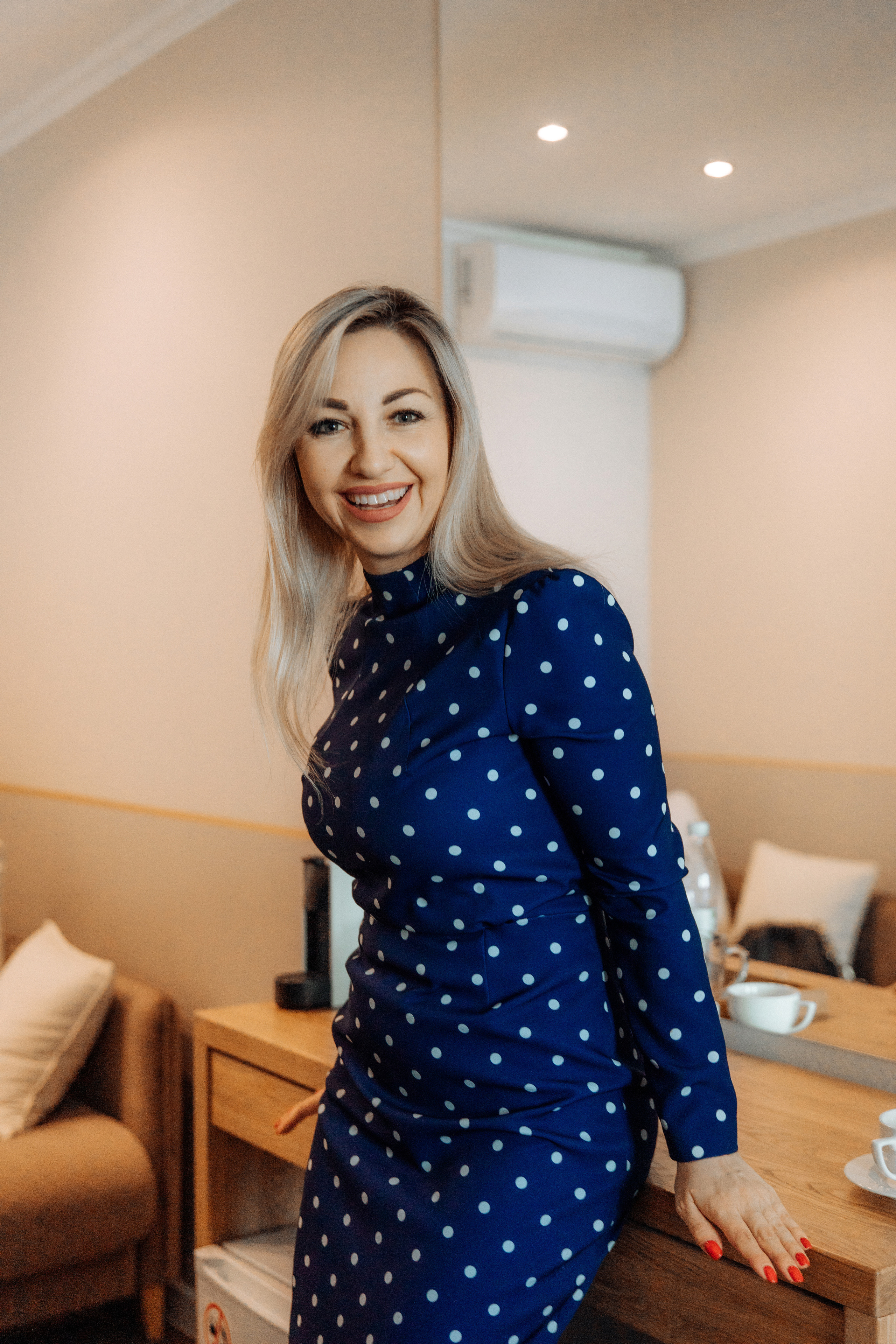 Дмитрий, бизнесмен в отеле. Фотограф женского портрета, беременности и материнства Харькова Елена