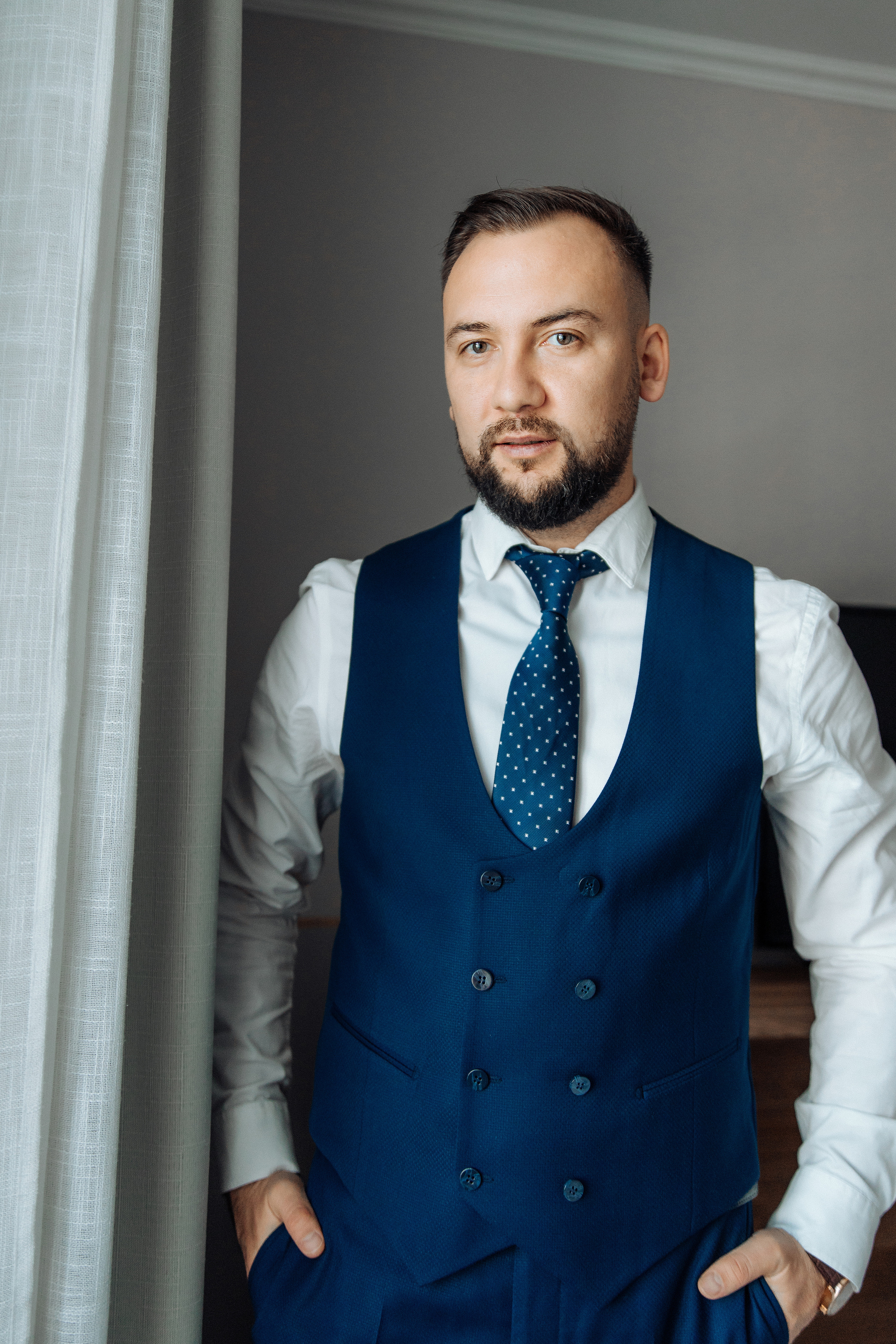 Дмитрий, бизнесмен в отеле. Фотограф женского портрета, беременности и материнства Харькова Елена