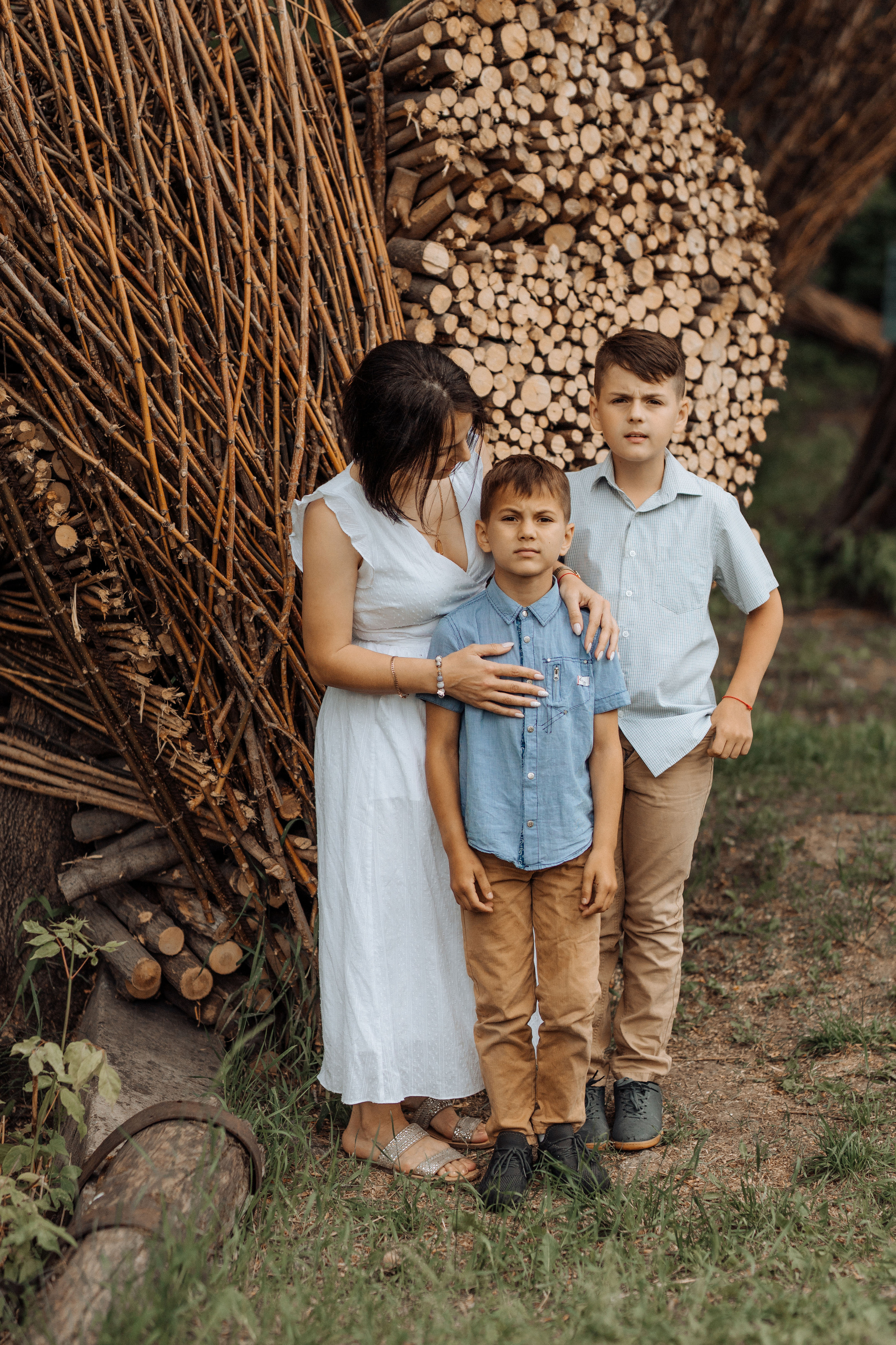Эля с сыновьями. Фотограф женского портрета, беременности и материнства Харькова Елена