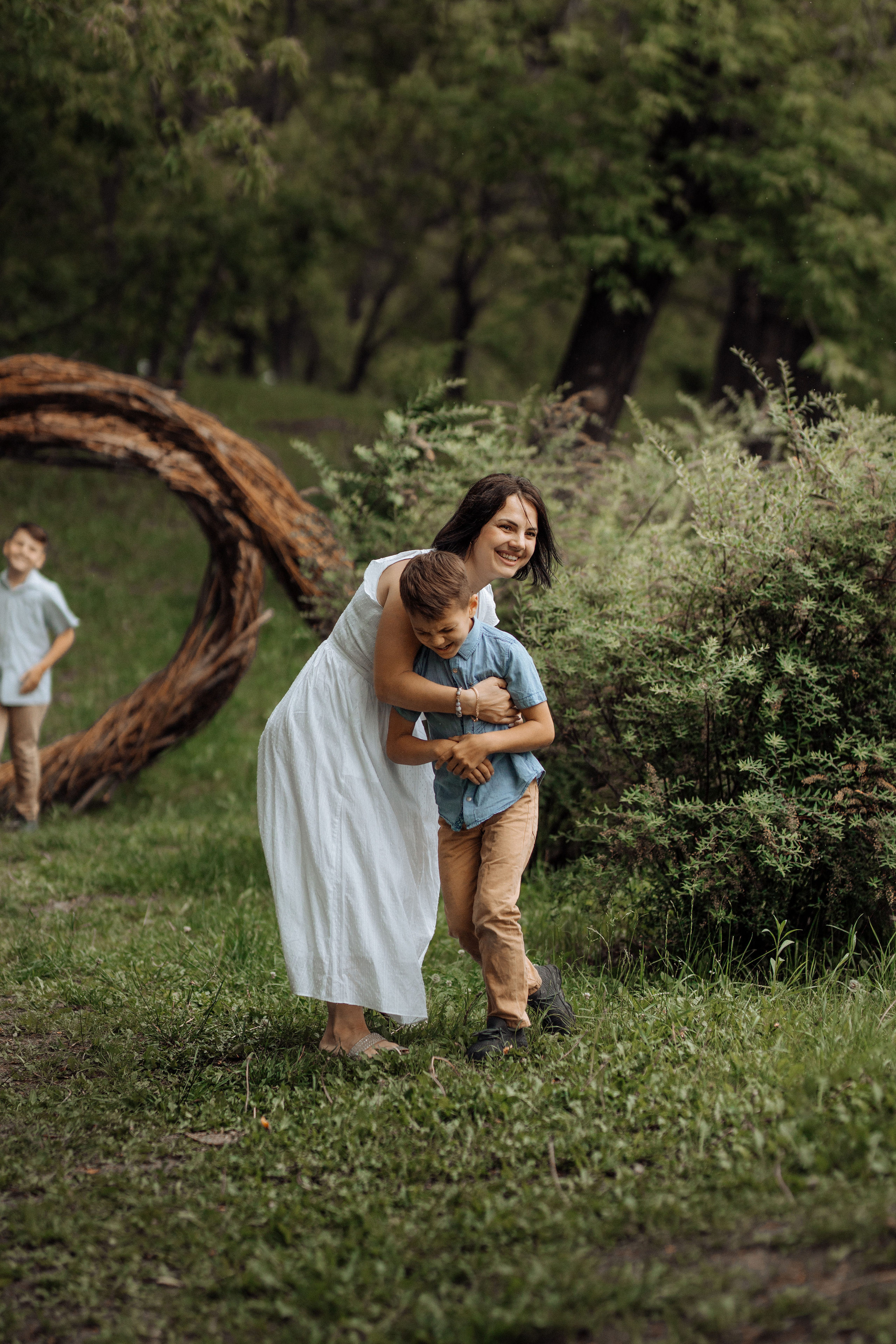 Эля с сыновьями. Фотограф женского портрета, беременности и материнства Харькова Елена