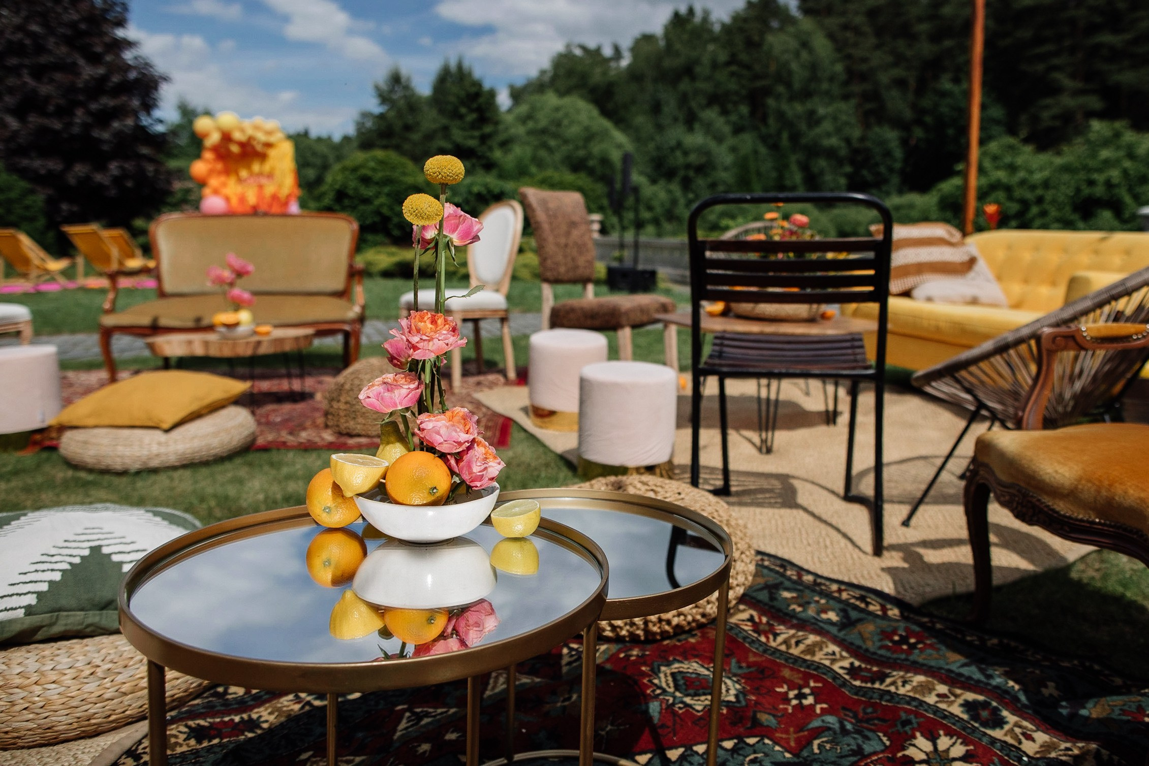 HOLDING_OUT_OF_THE_HERO. Wedding photographer in Europe