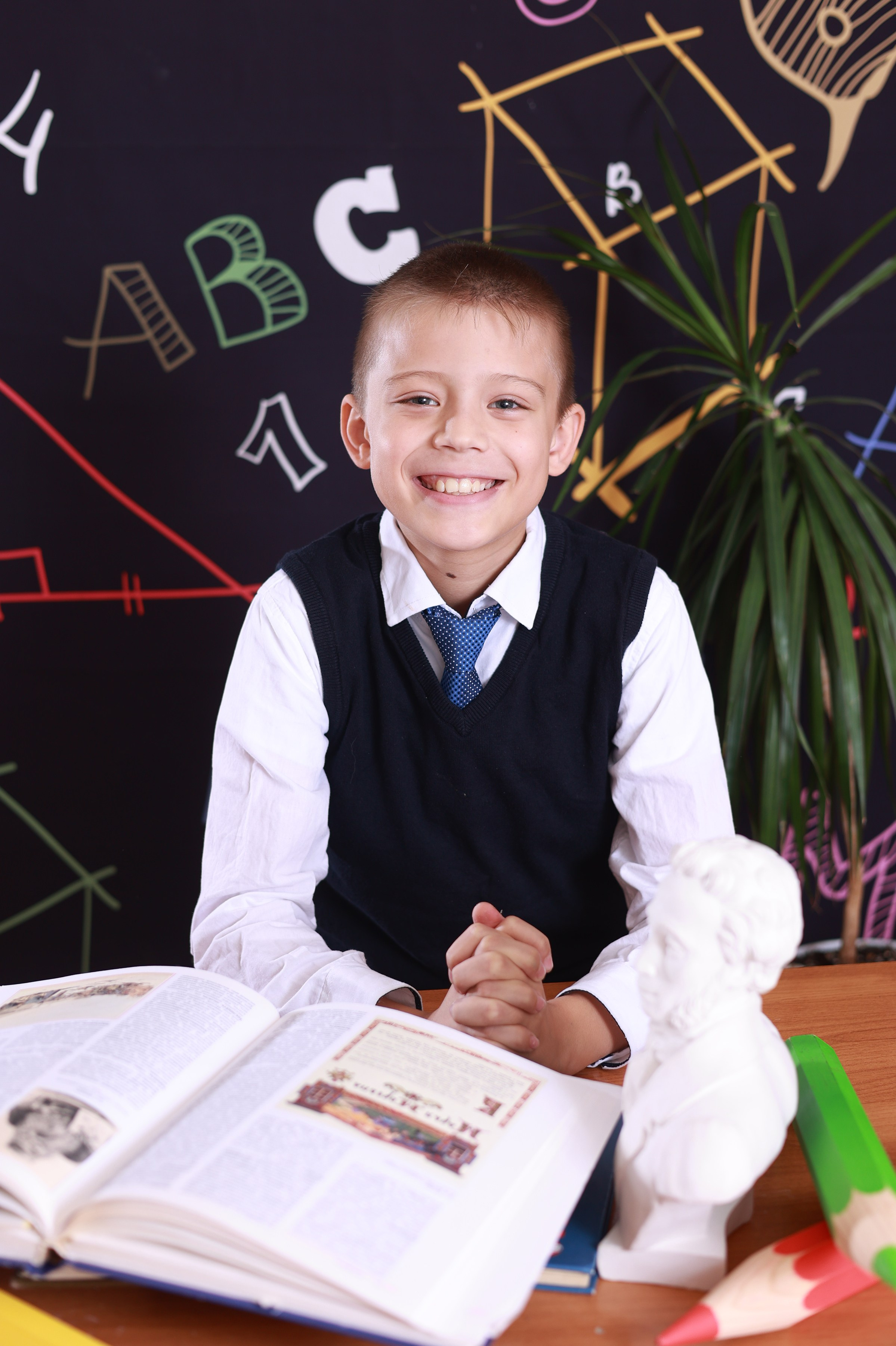 Школьная доска черная. Выпускные альбомы в Иваново в детский сад и школу. Александр и Светлана Янкины