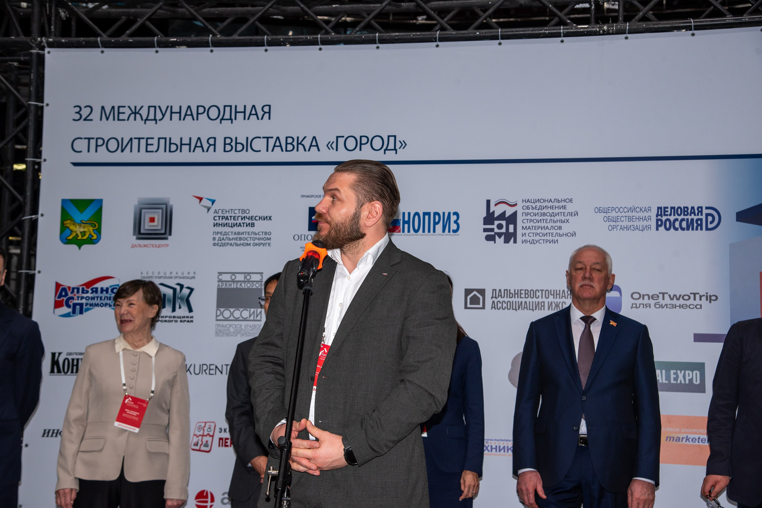 32-я строительная выставка. Семейный и свадебный фотограф во Владивостоке Солопчук Властелина