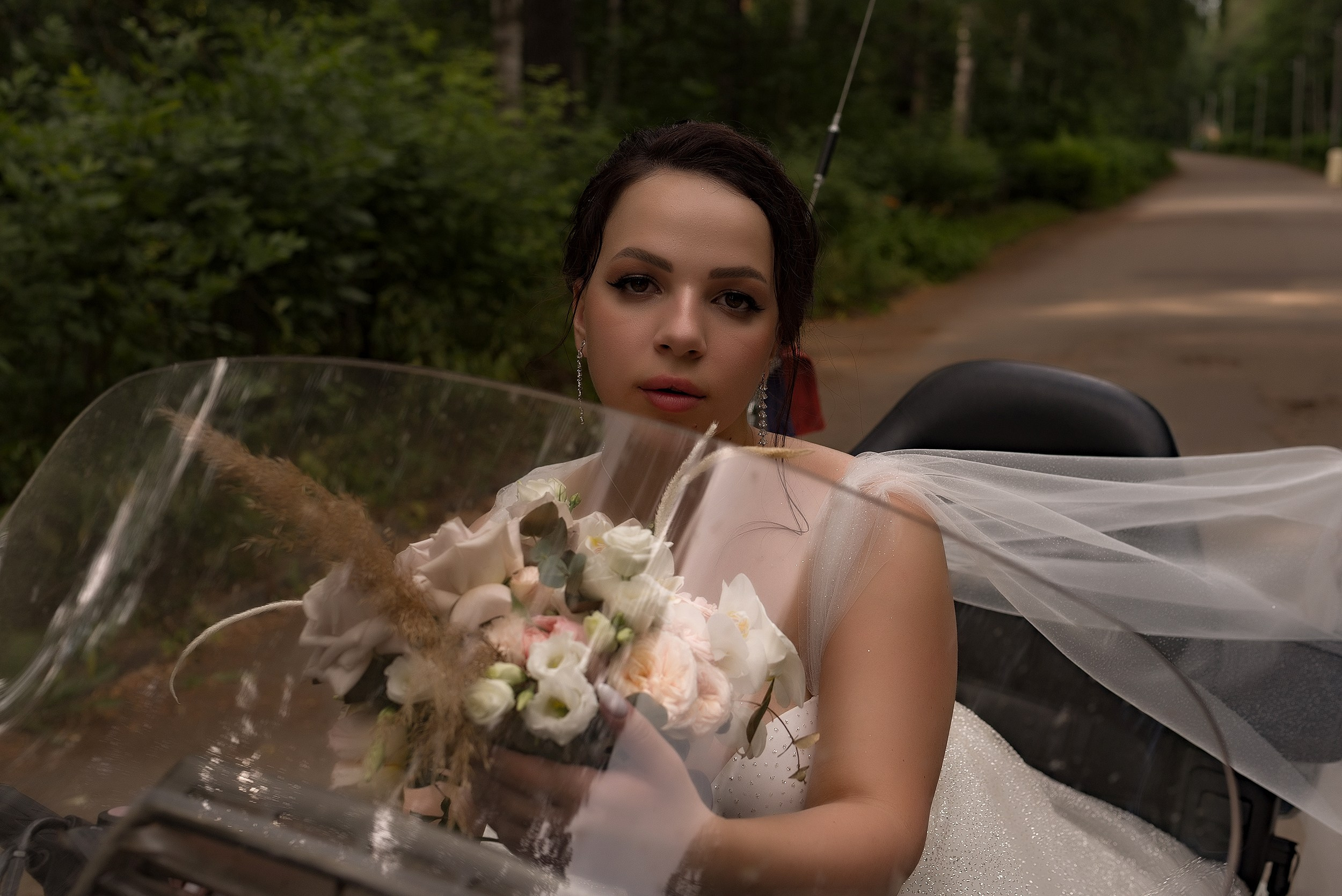 Портрет невесты на мотоцикле свадебный фотограф Николай Коляганов 