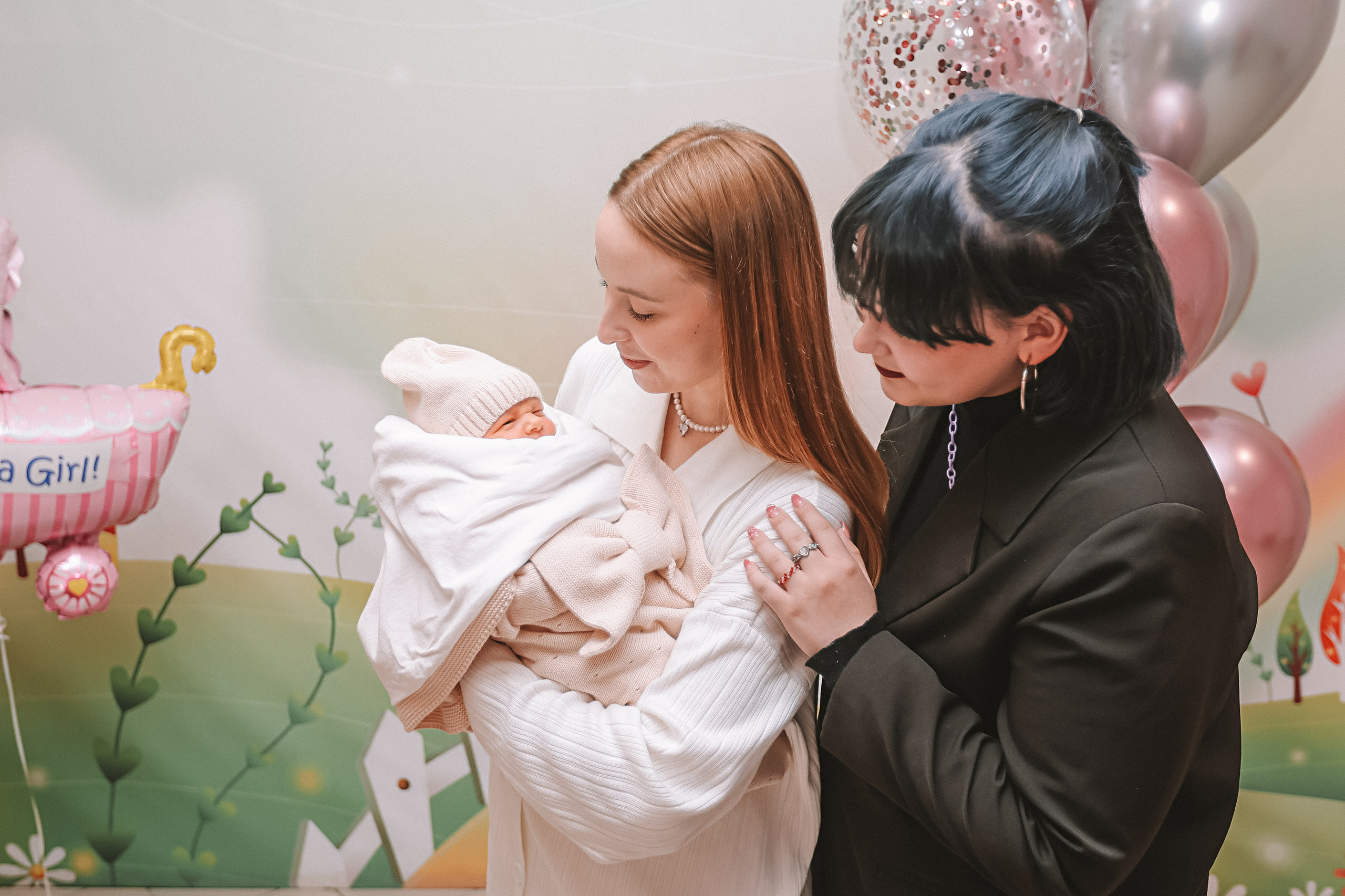 Выписка палата+внизу ПЦЭ. Семейный фотограф Тюмень, фотограф на роды Салмина Мария