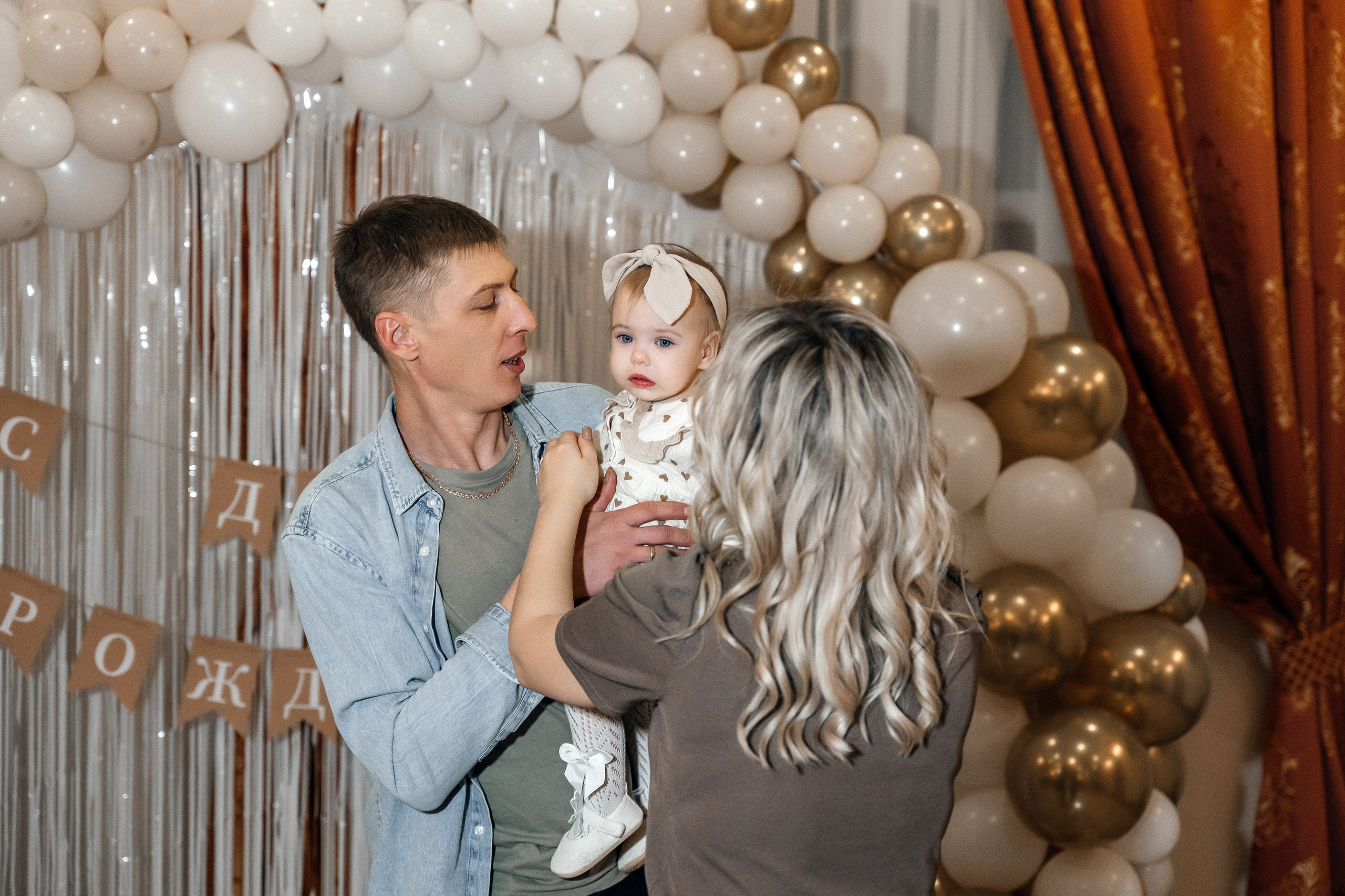 Александра и Виктория 1 годик. Семейный фотограф в Белгороде Амелина Алина