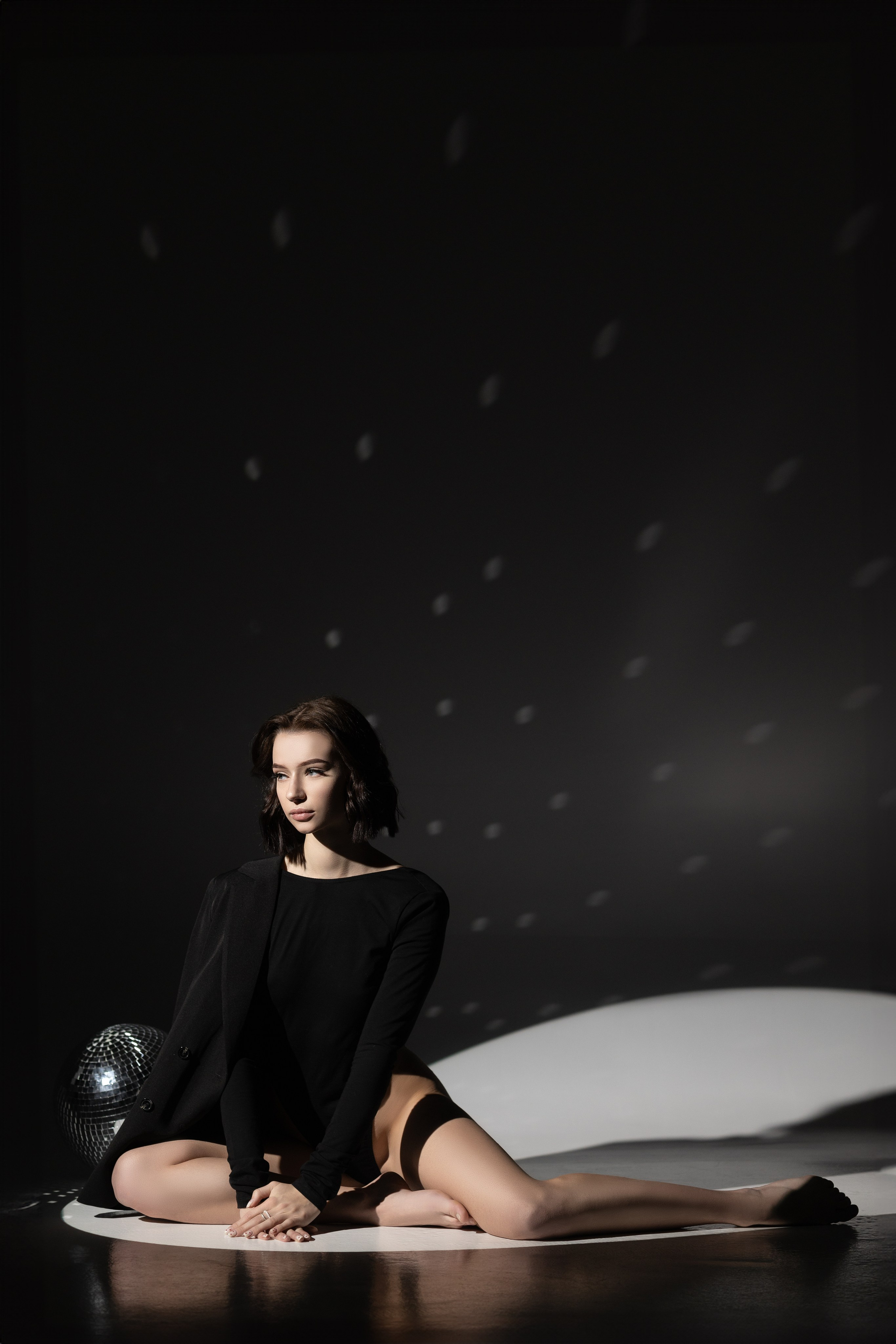 Цветной свет и фигуры. Фотограф Минск