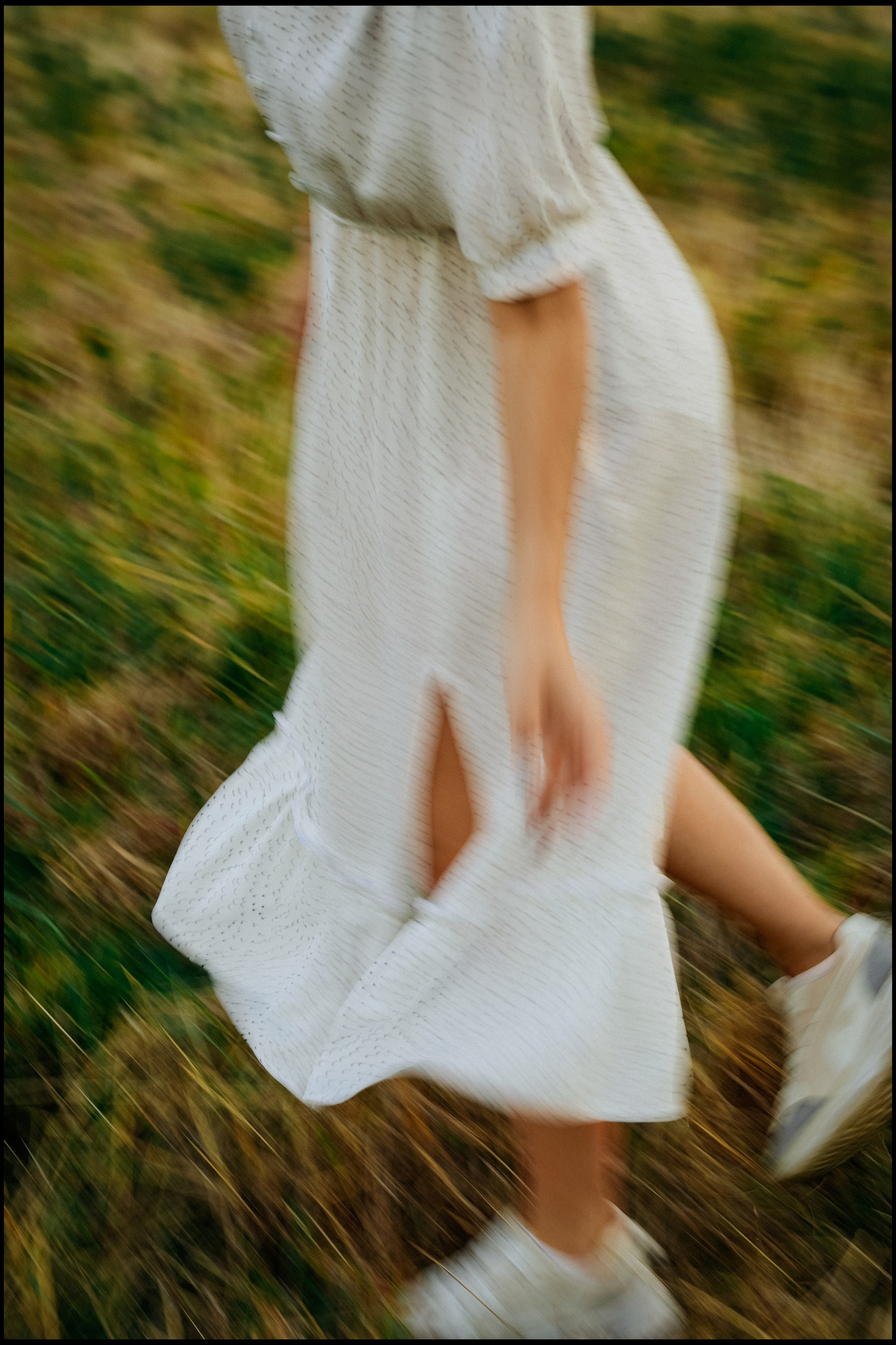 В полях. VISUAL ARTIST · KRONGAUZ ANASTASIA