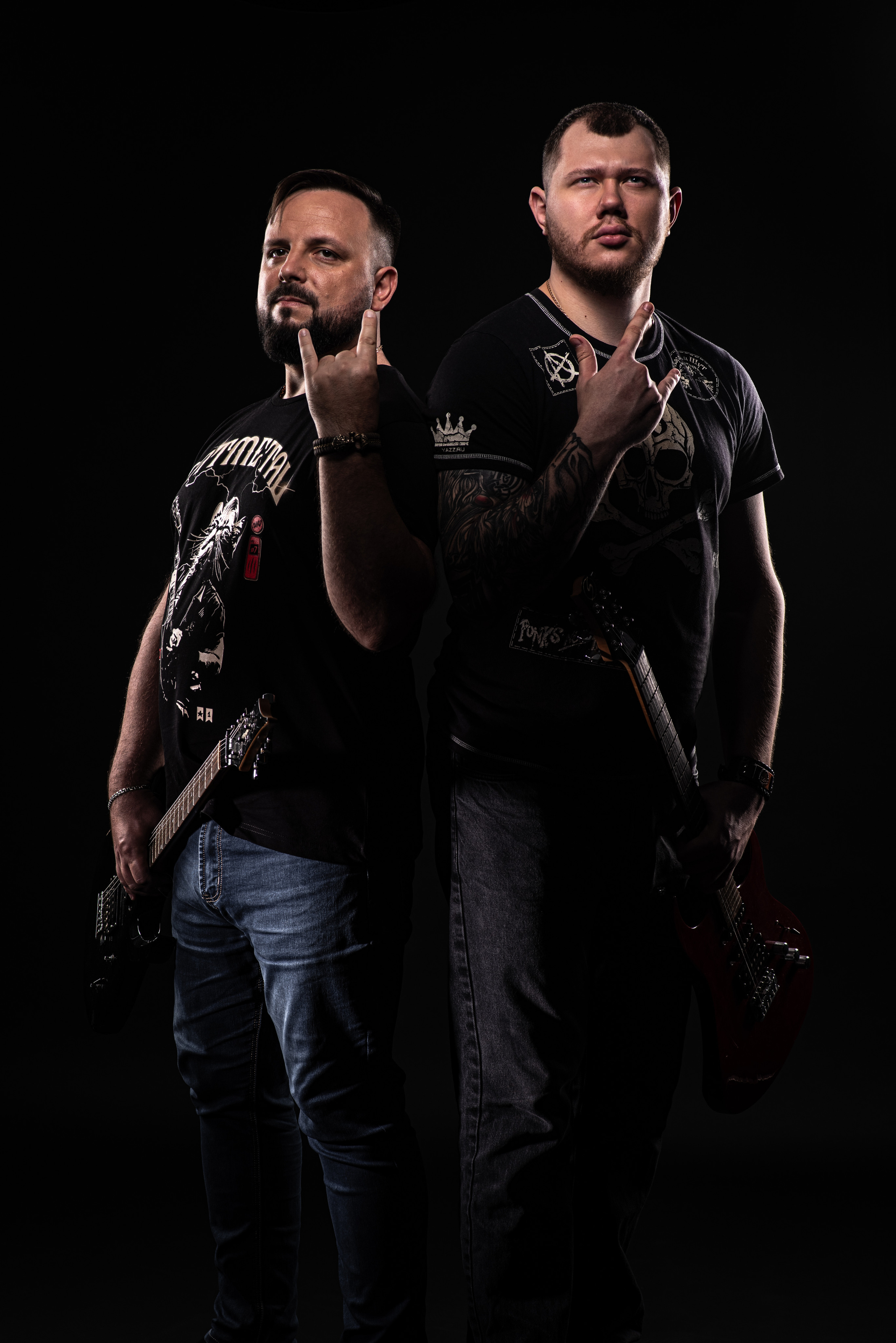 Семейная съёмка мужчин с электрическими гитарами в стиле  рок