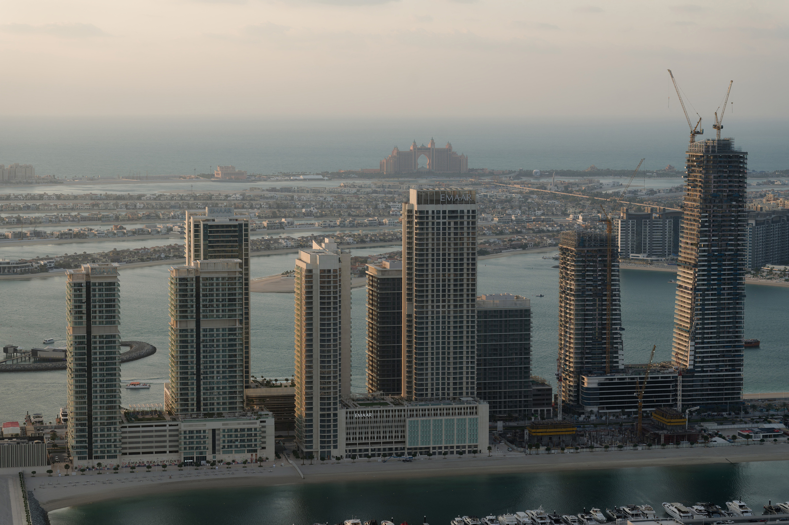 Emaar Beachfront The Palm Jumeirah - Dubai