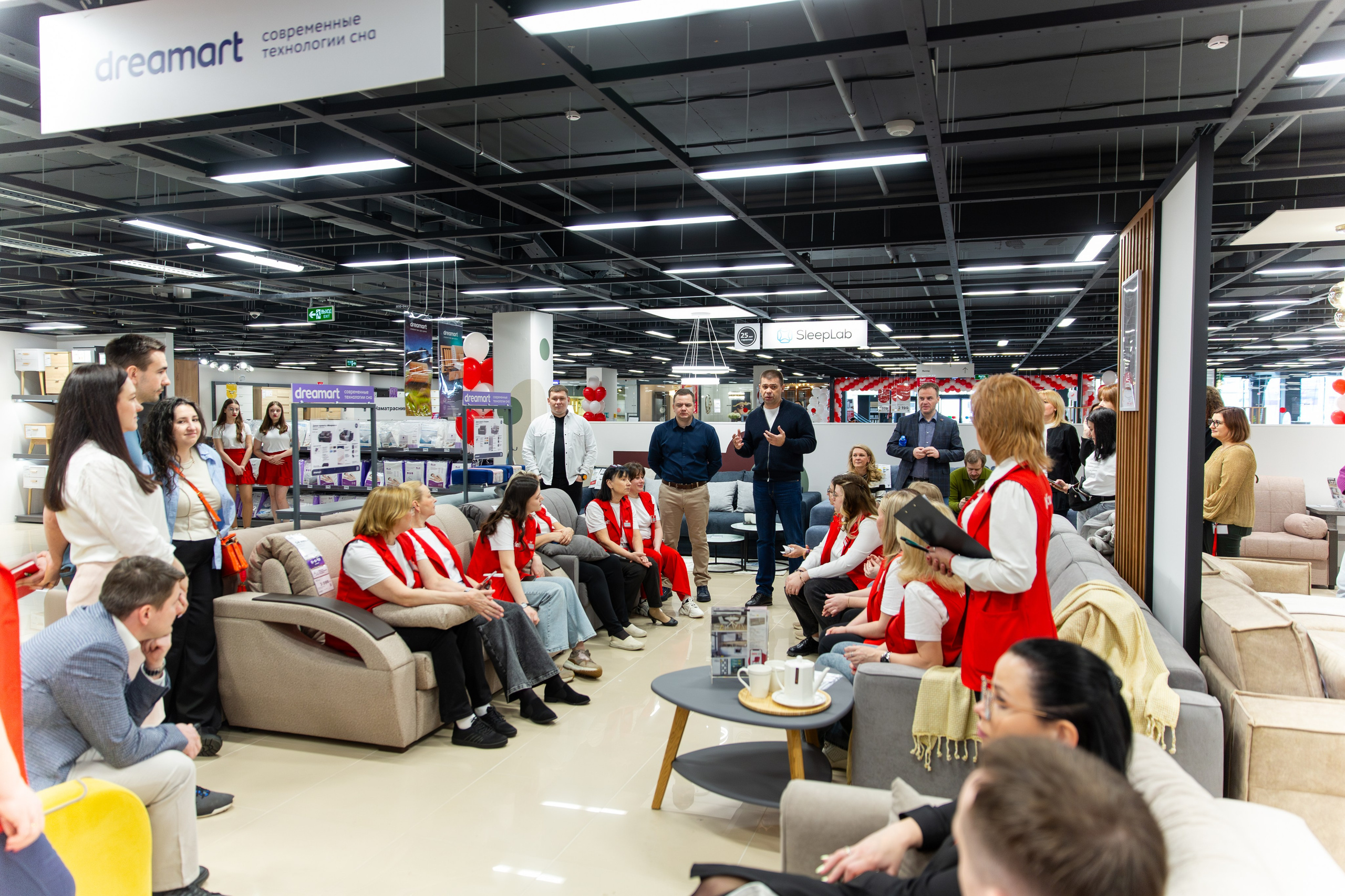 Открытие HOFF. Свадебный и репортажный фотограф в Ярославле Евгений Шовдин