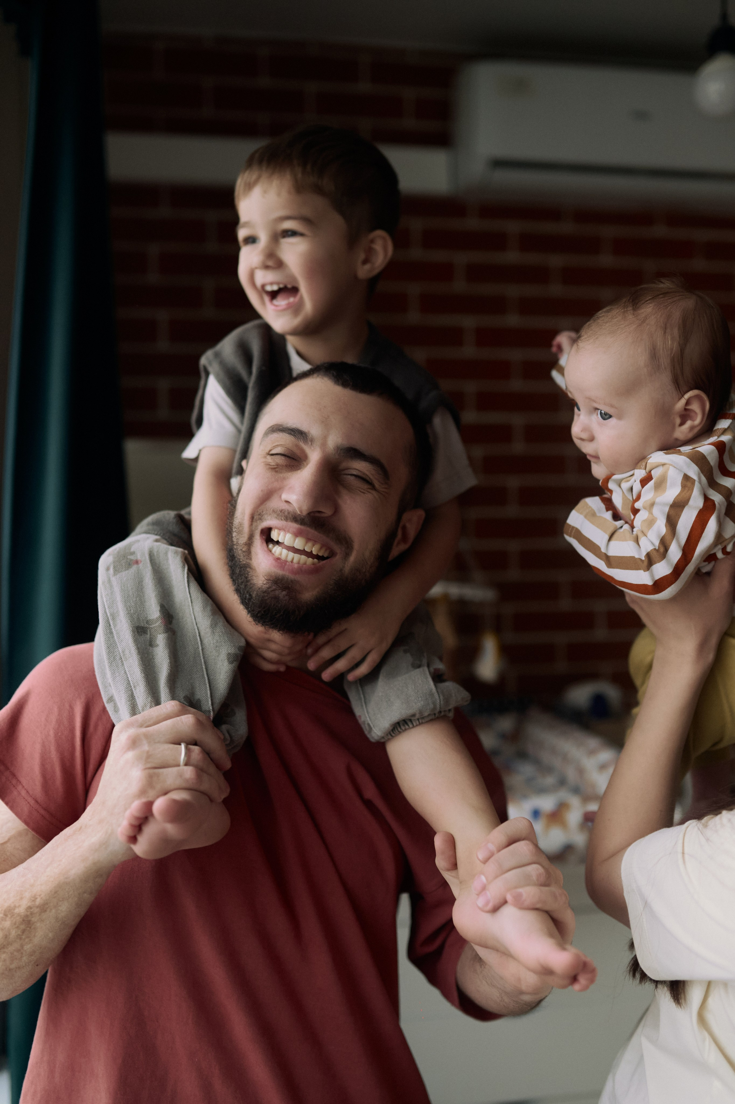 Эмир, Диана, Леон и Амин дома. Семейный и свадебный lifestyle-фотограф в Москве Мария Петрова
