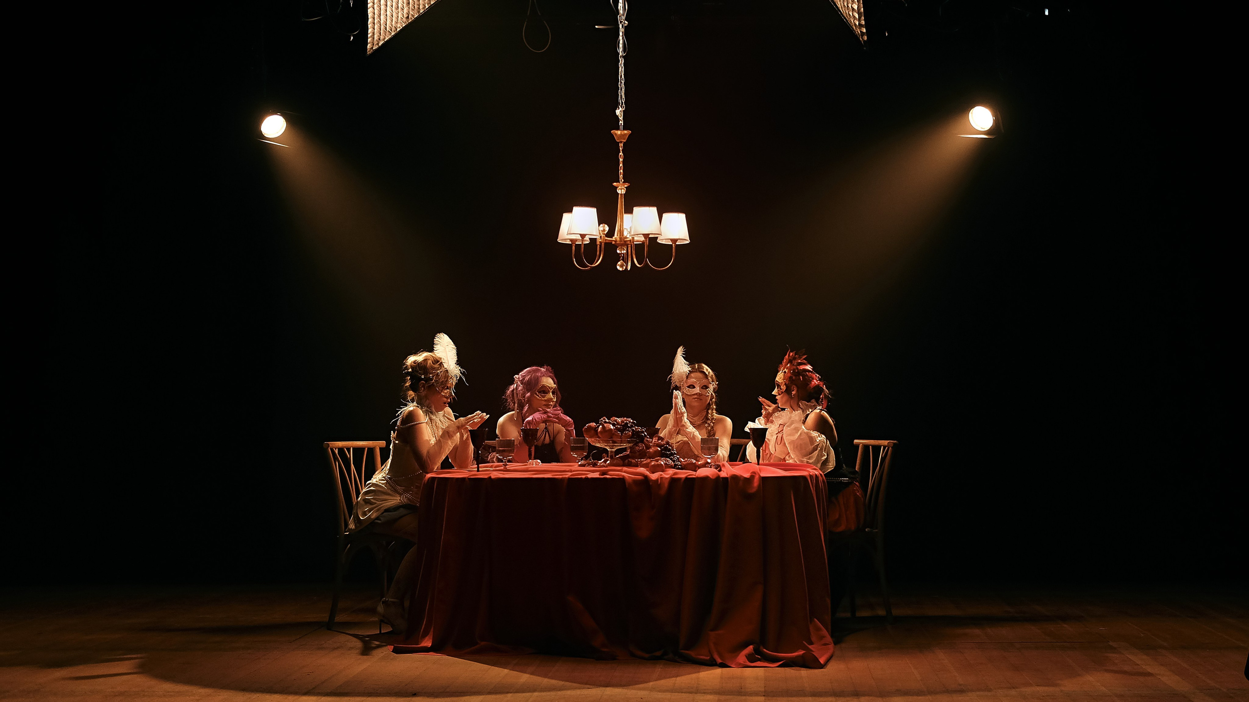 Elevate. Муз. клип «Маскарад». Сет дизайнер предметный фотограф в Москве Анна Андреева