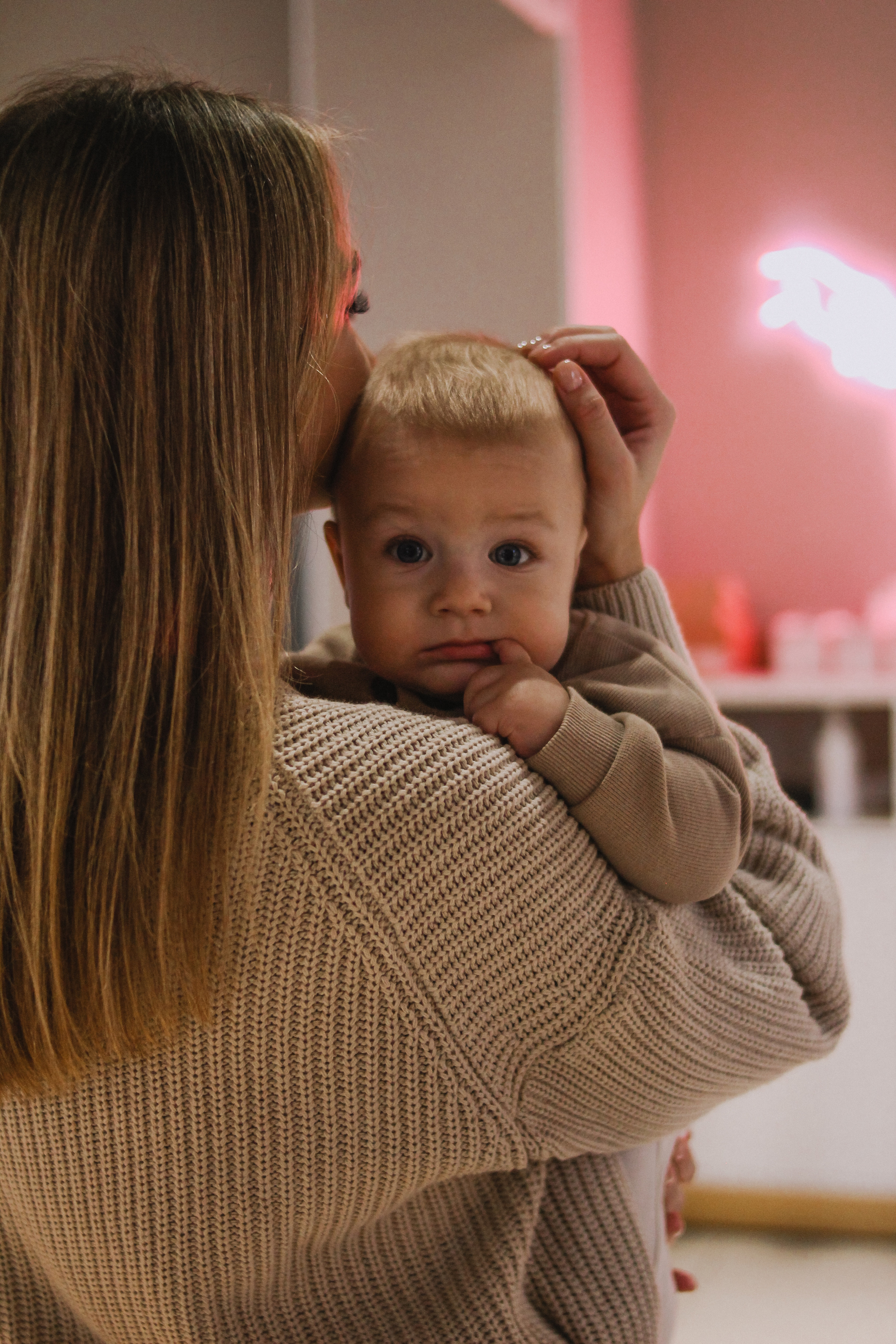 Алёна и Марк в кафе. Семейный фотограф Юлия Клишина