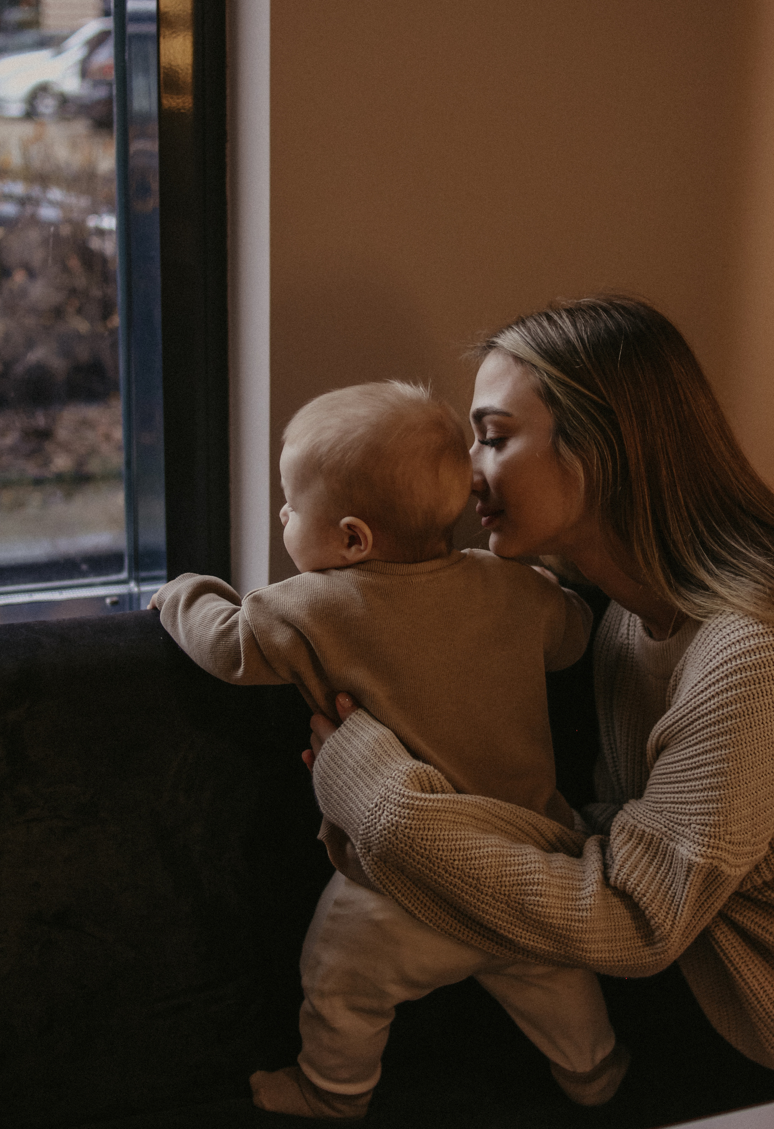 Алёна и Марк в кафе. Семейный фотограф Юлия Клишина