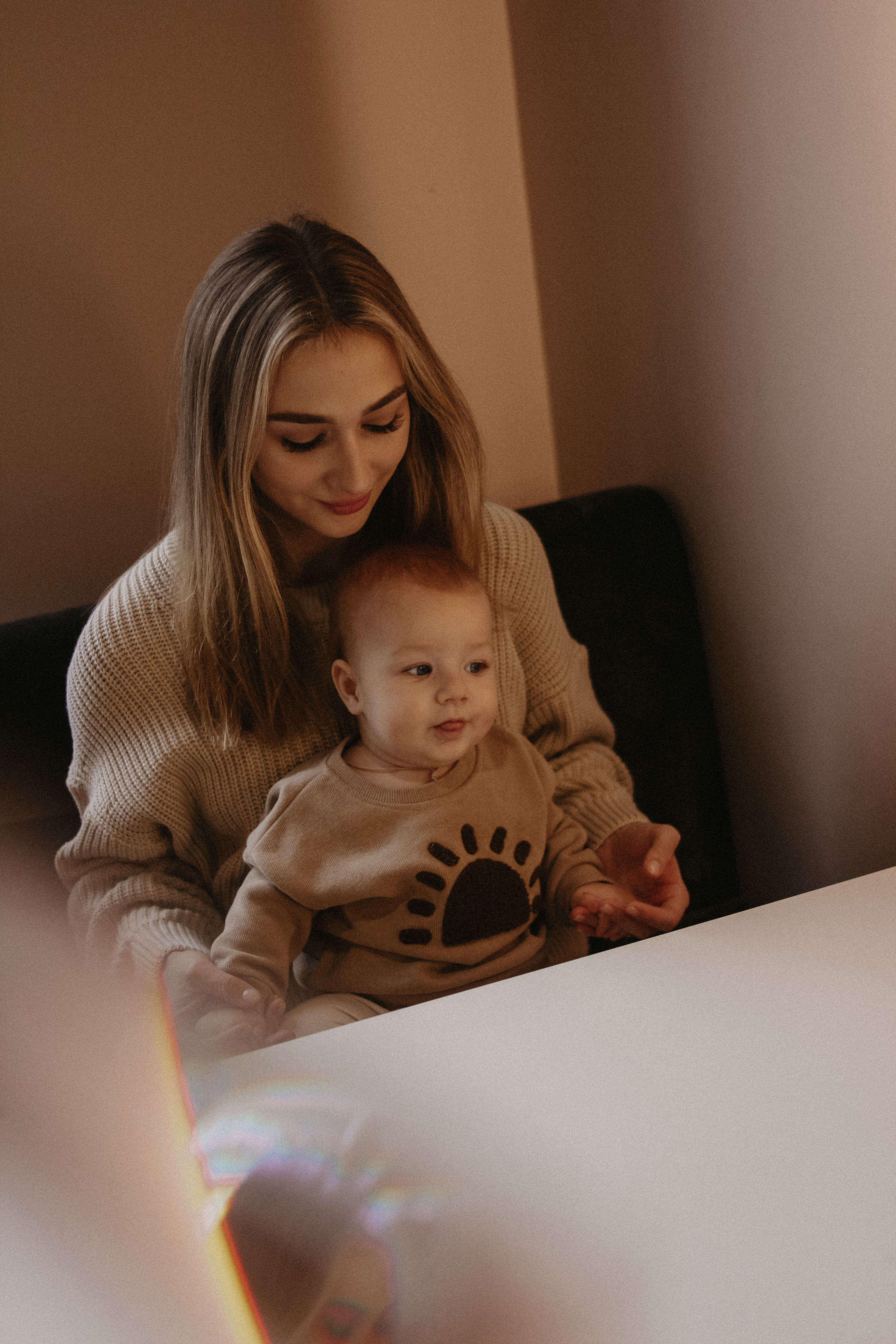 Алёна и Марк в кафе. Семейный фотограф Юлия Клишина