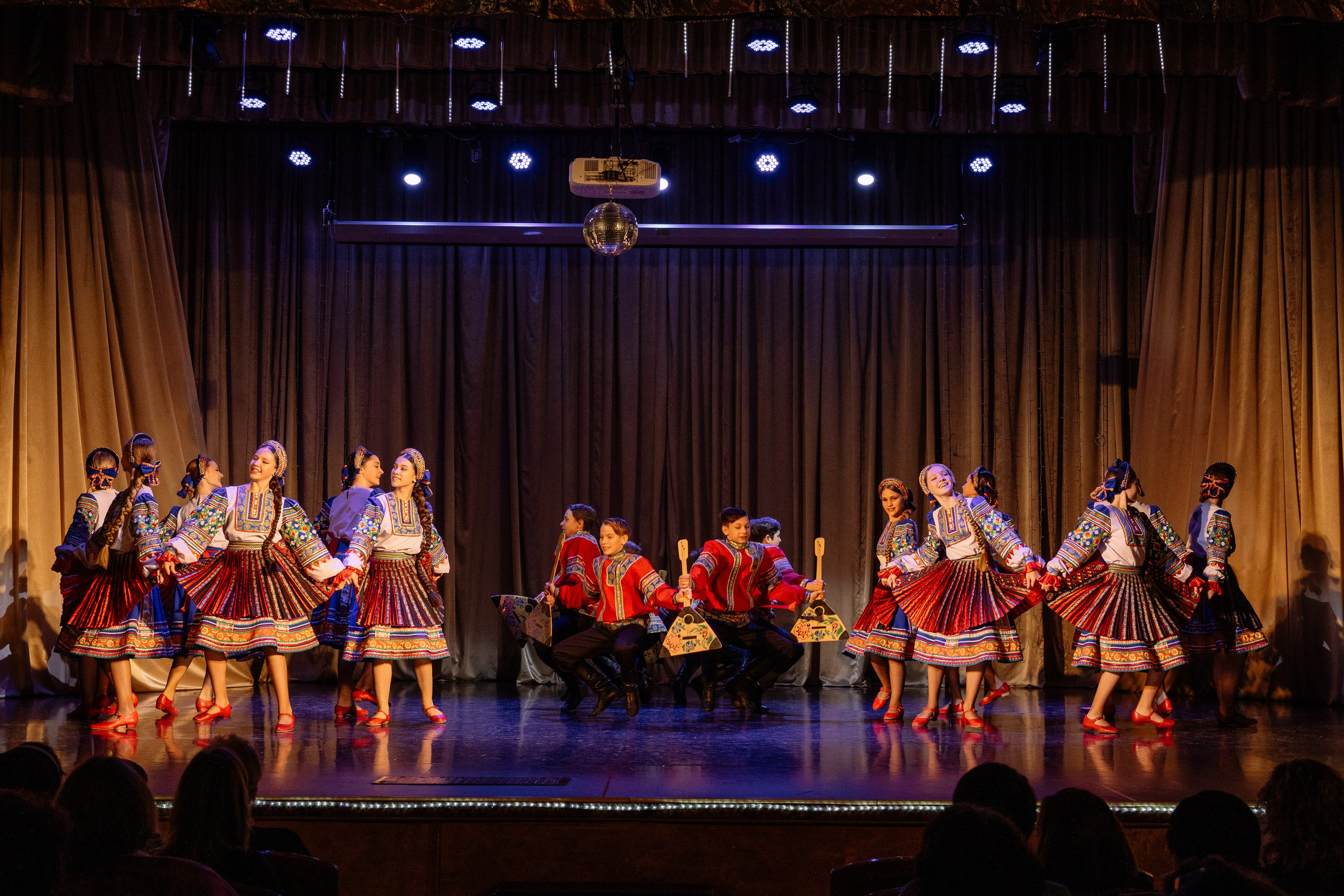 Сибирские узоры ДК Ефремова. Фотограф Юлия Мальцева