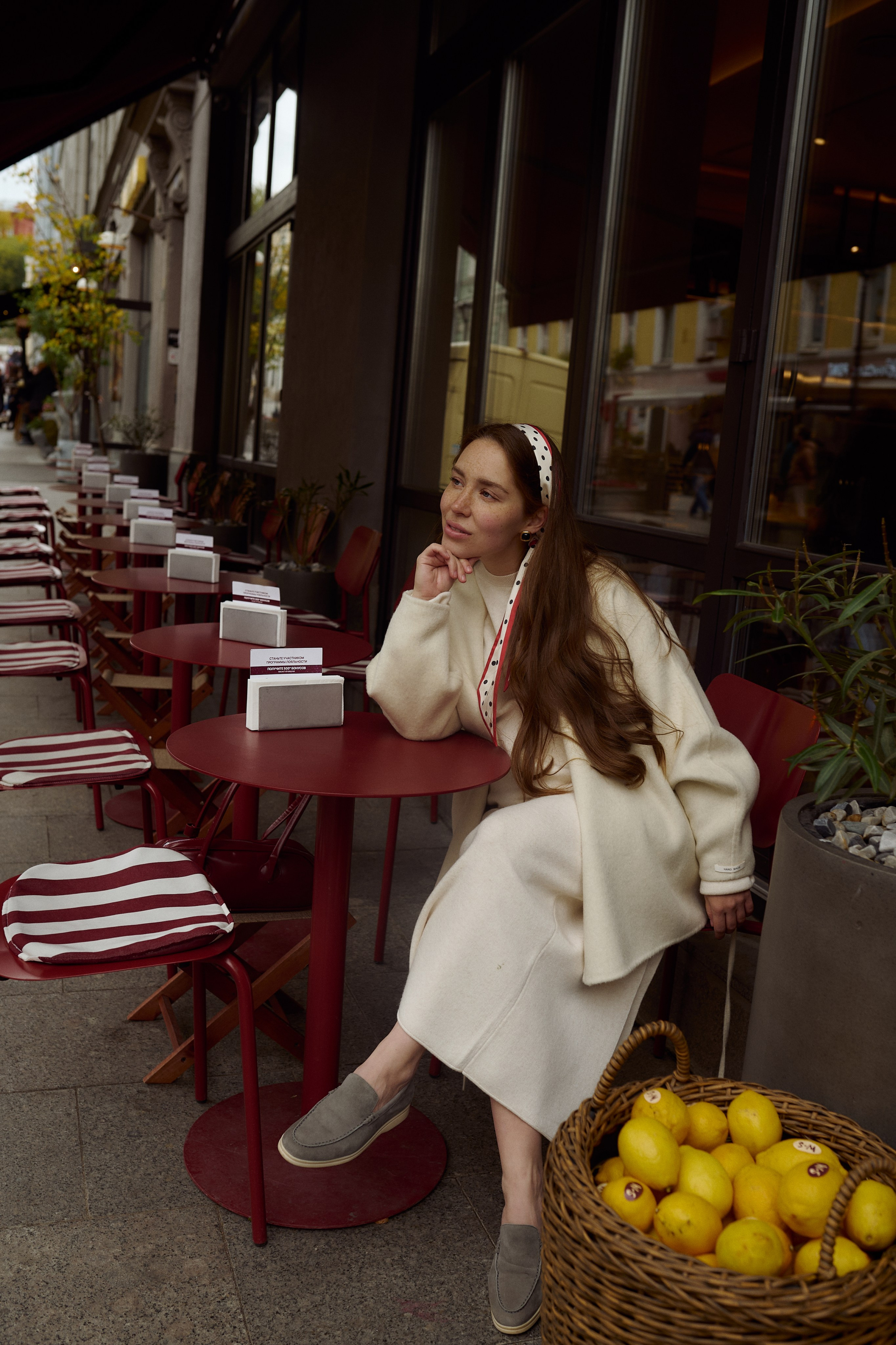 Оля на прогулке по городу. Семейный и свадебный lifestyle-фотограф в Москве Мария Петрова