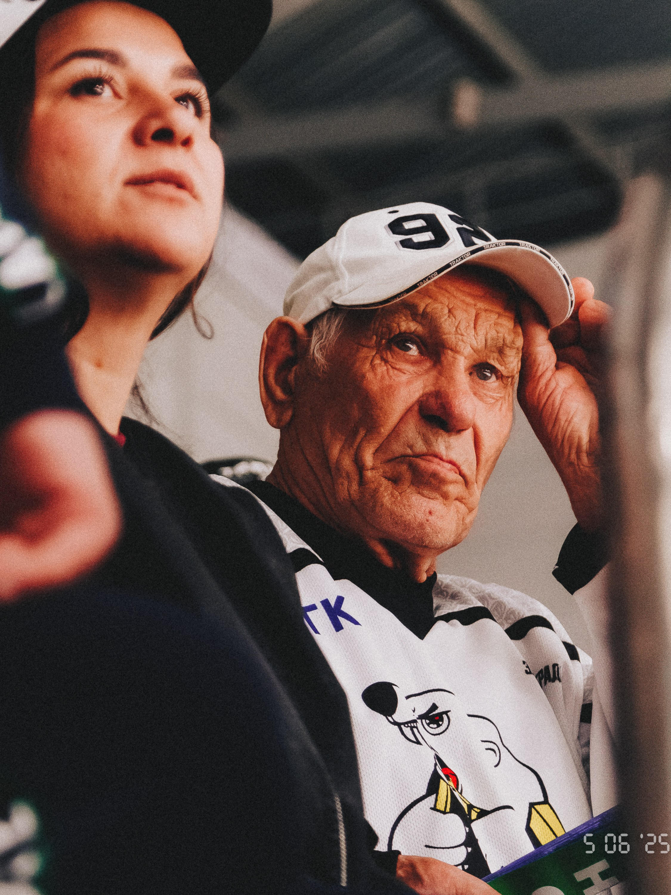 Съемка игры Трактор x Динамо. Репортажный фотограф Макс Брагин