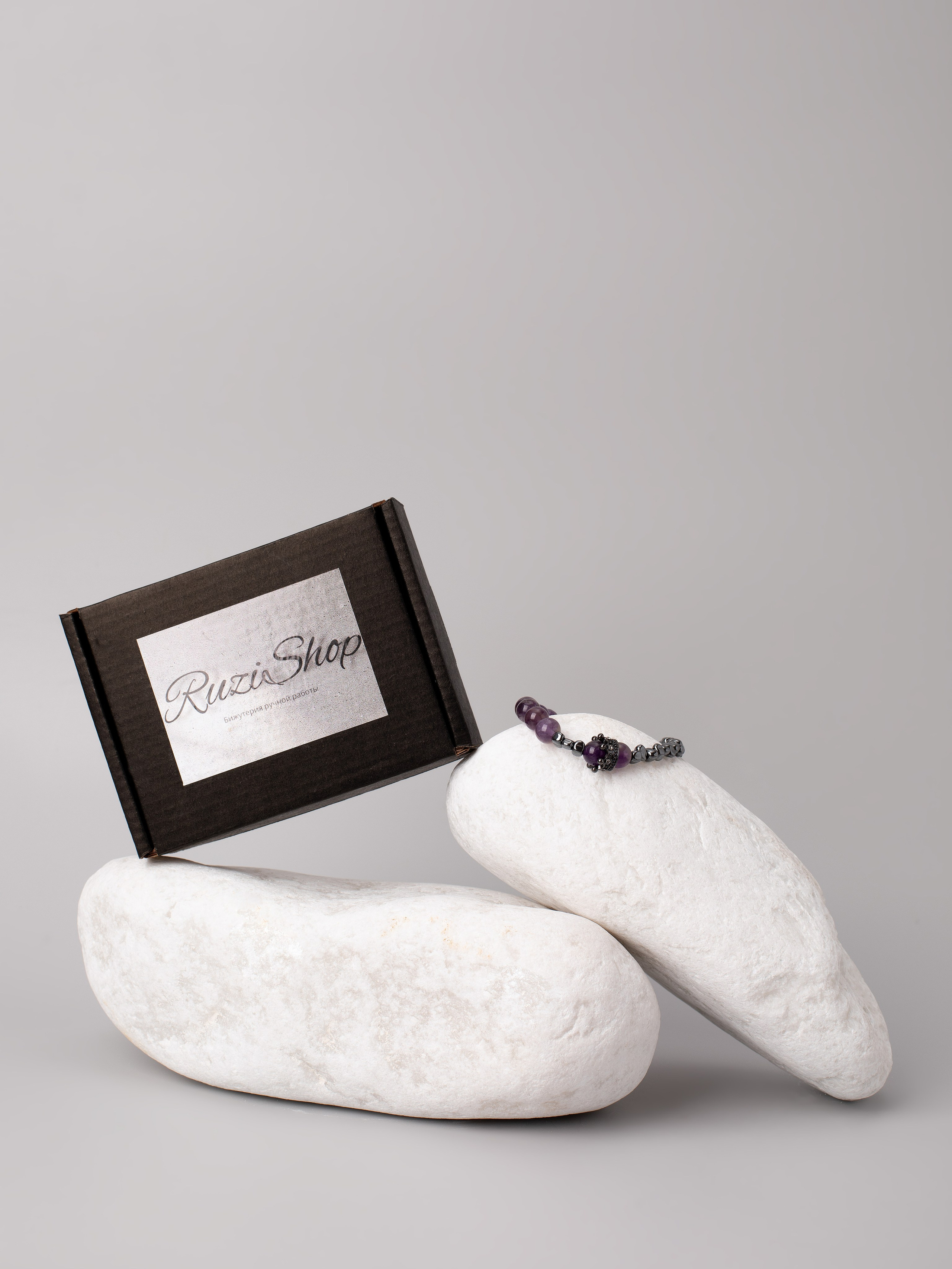 Браслеты ручной работы. Фотостудия предметной и модельной съёмки для маркетплейсов