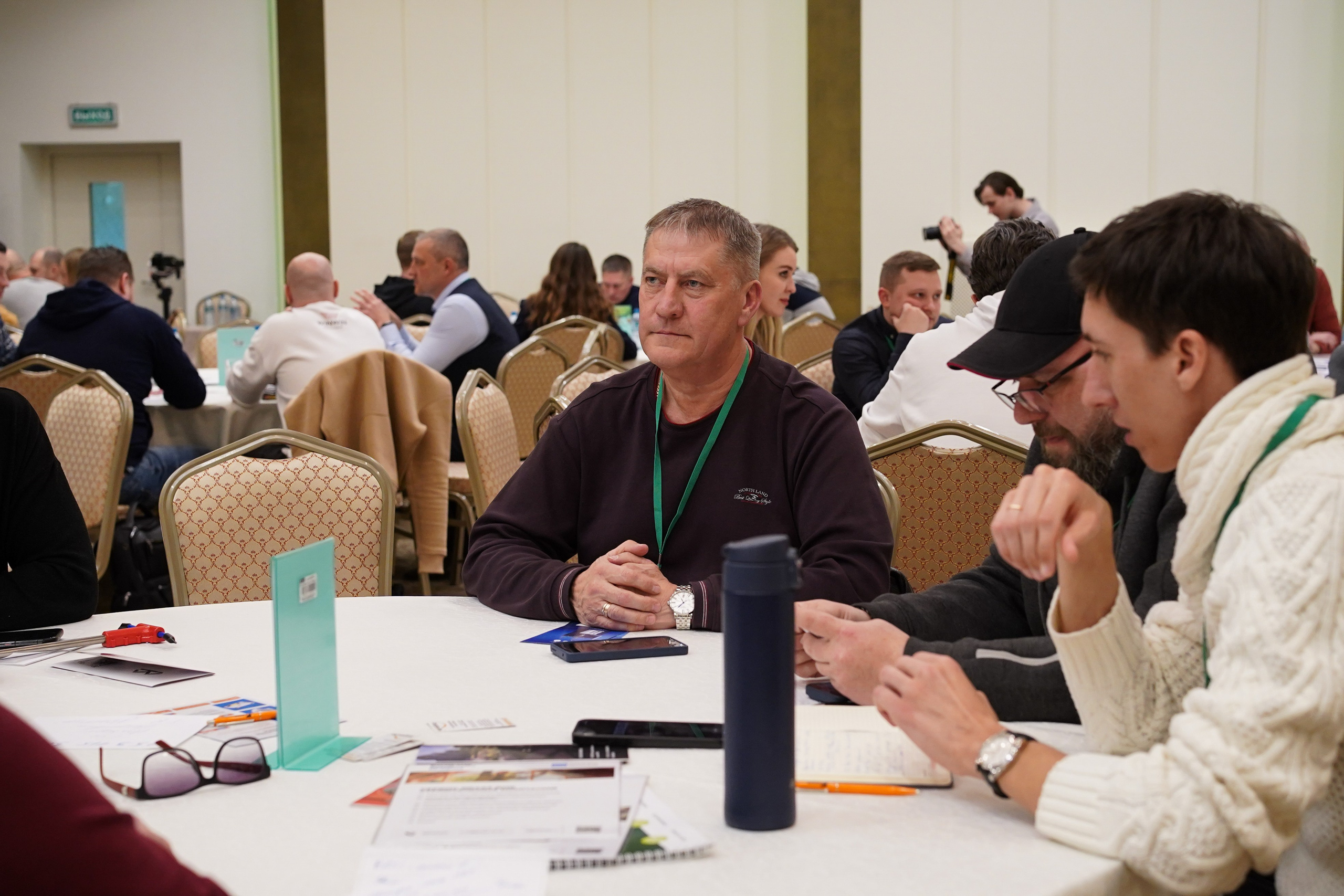 Малоэтажная страна конференция. Фотограф