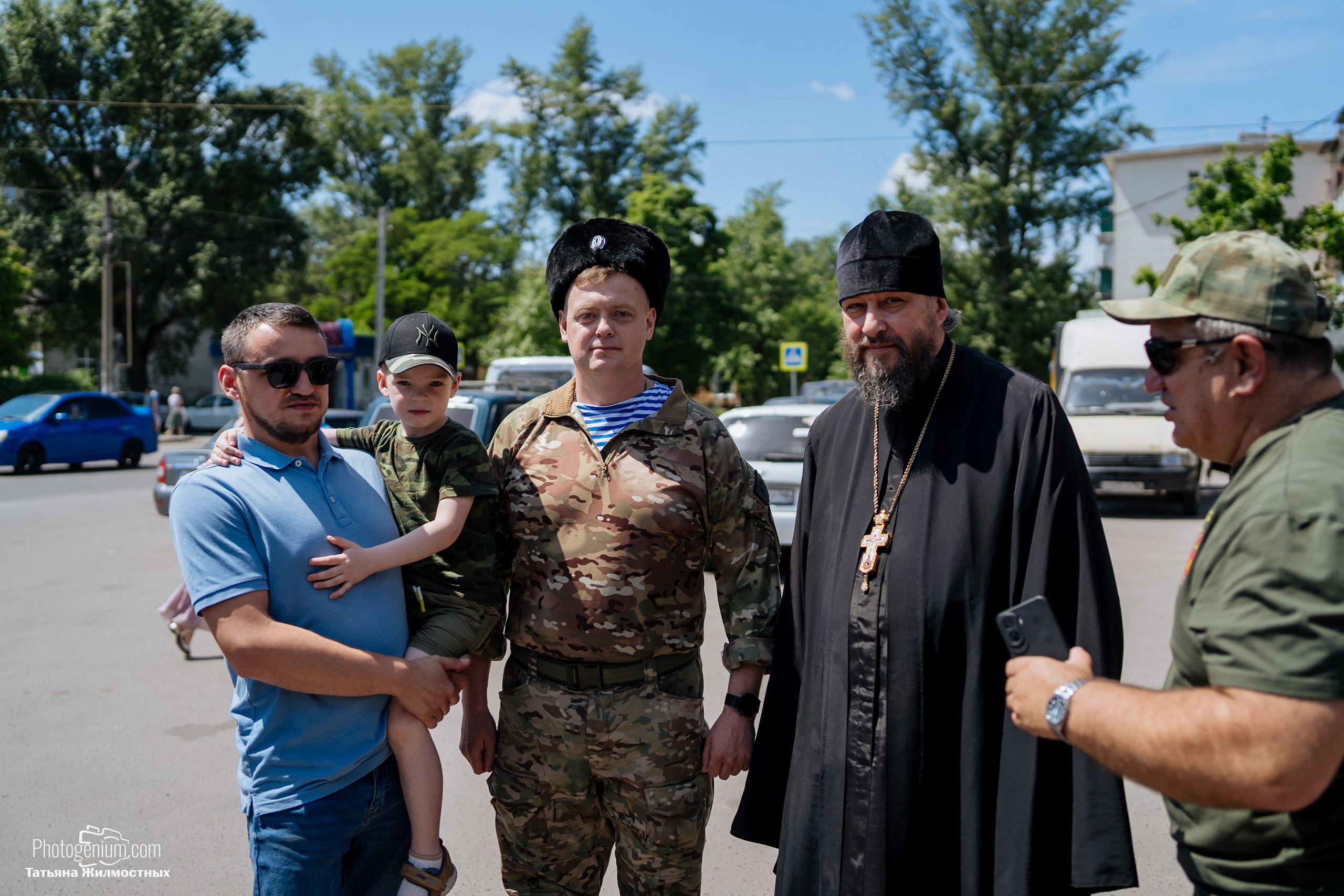 8 июня «Патриоты из Курска» сбор гуманитарной помощи у кинотеатра «Родина». Фотограф Нижний Новгород Татьяна Кейод